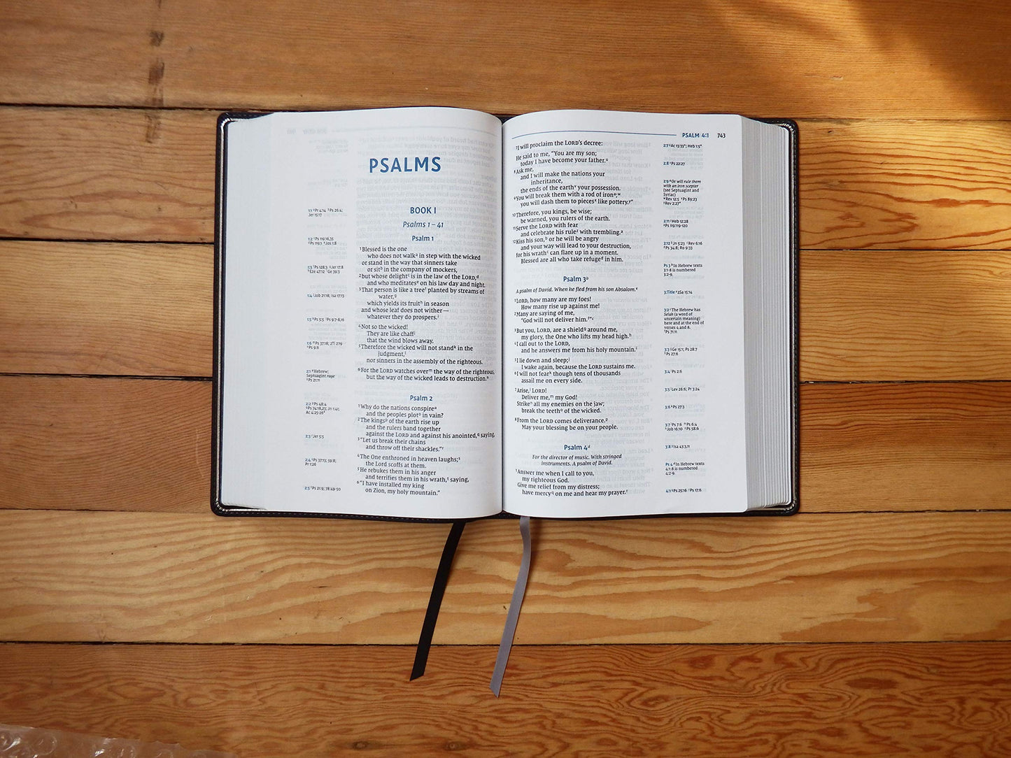 NIV Wide Margin Side Column Reference Bible