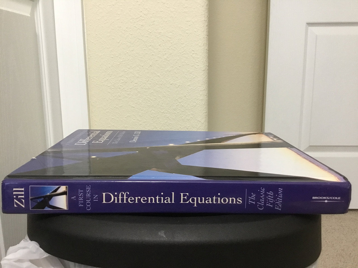 A First Course in Differential Equations: The Classic Fifth Edition (Classic Edition)