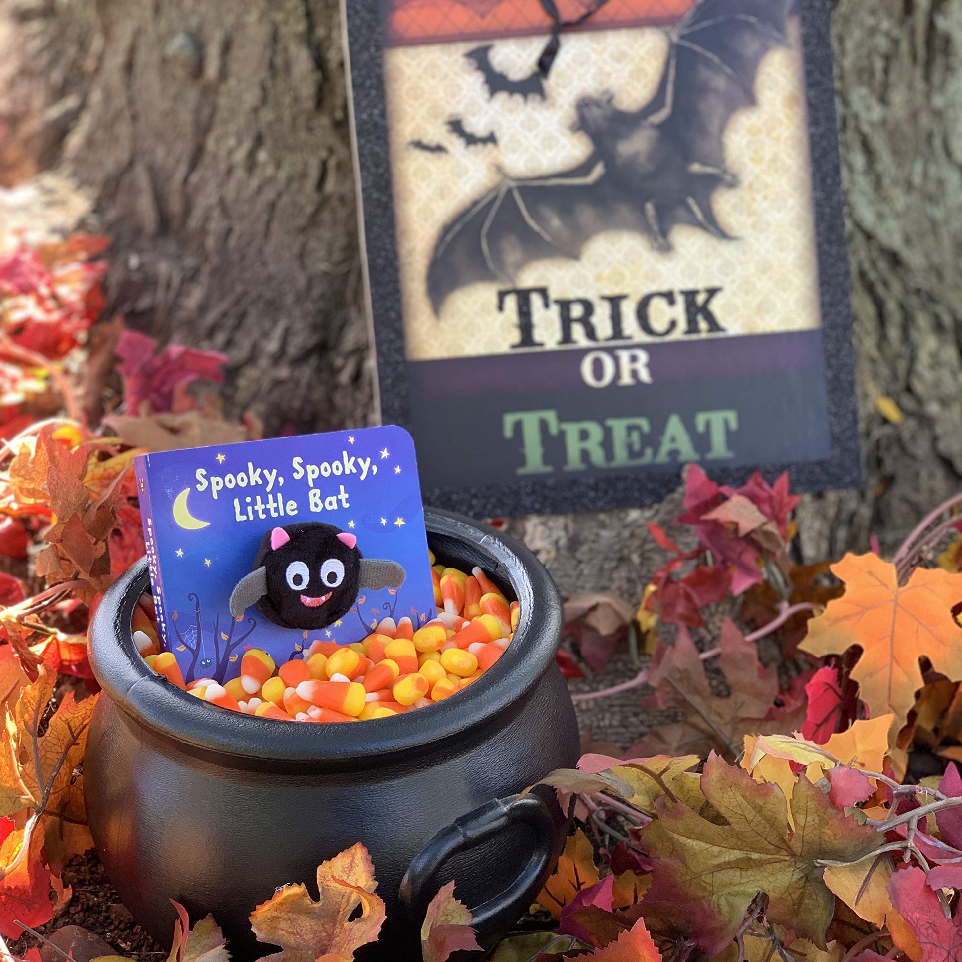 Spooky, Spooky, Little Bat Finger Puppet Halloween Board Book Ages 0-4