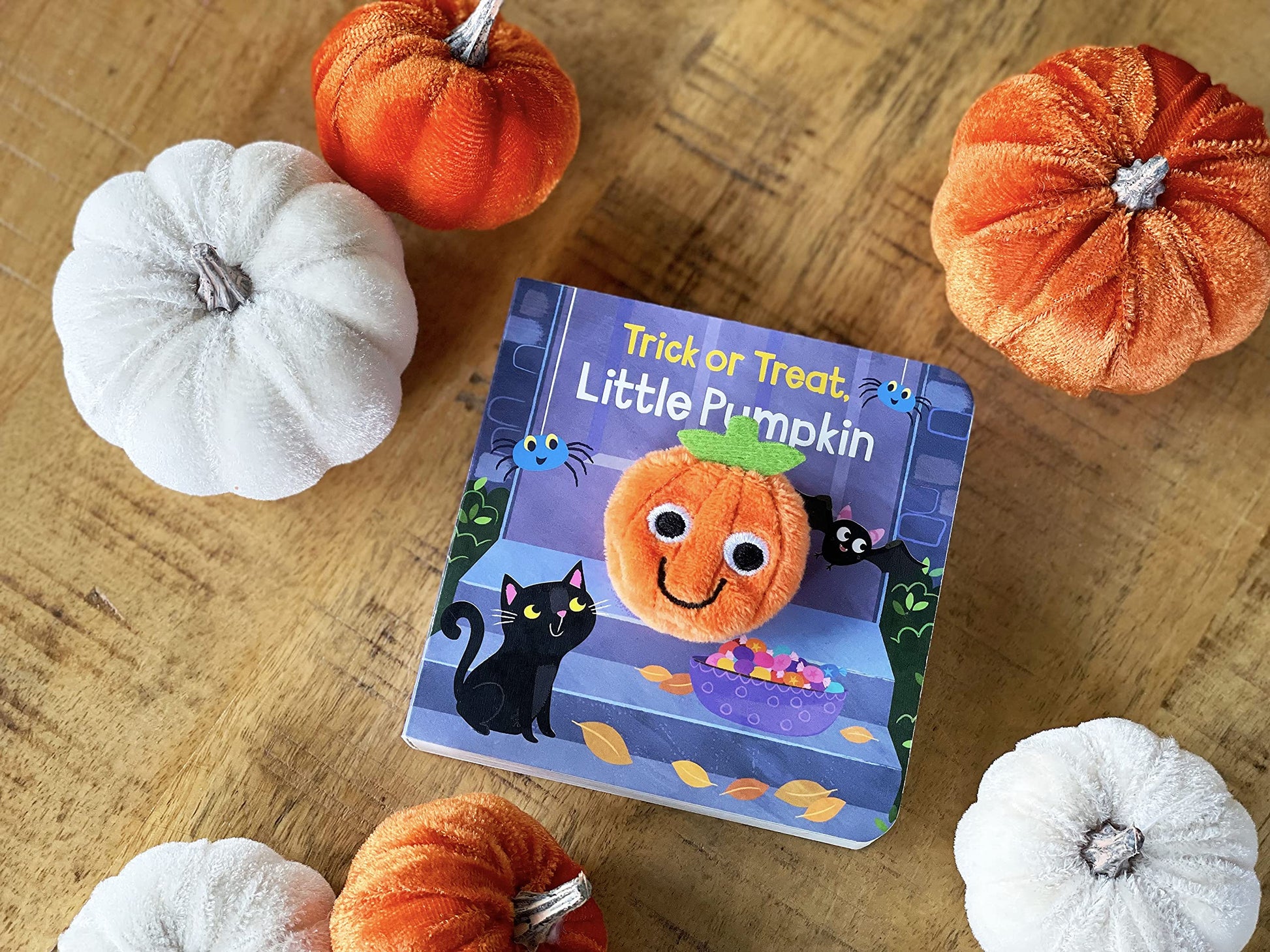 Trick Or Treat Little Pumpkin Finger Puppet Halloween Board Book Ages 0-4 (Children's Interactive Finger Puppet Board Book)