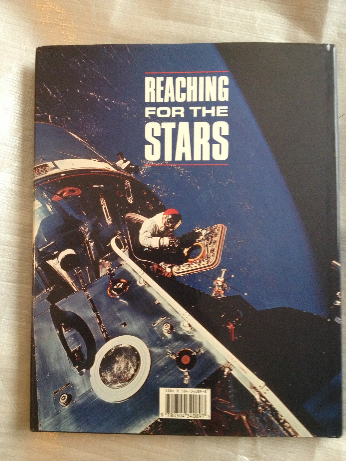 Reaching for the Stars: The Illustrated History of Manned Spaceflight