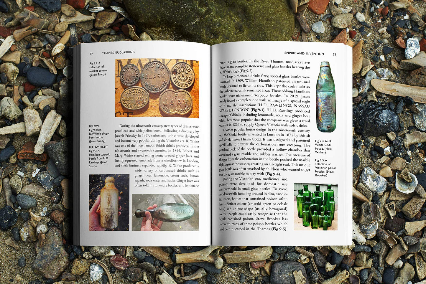 Thames Mudlarking: Searching for London's Lost Treasures (Shire Library, 878)