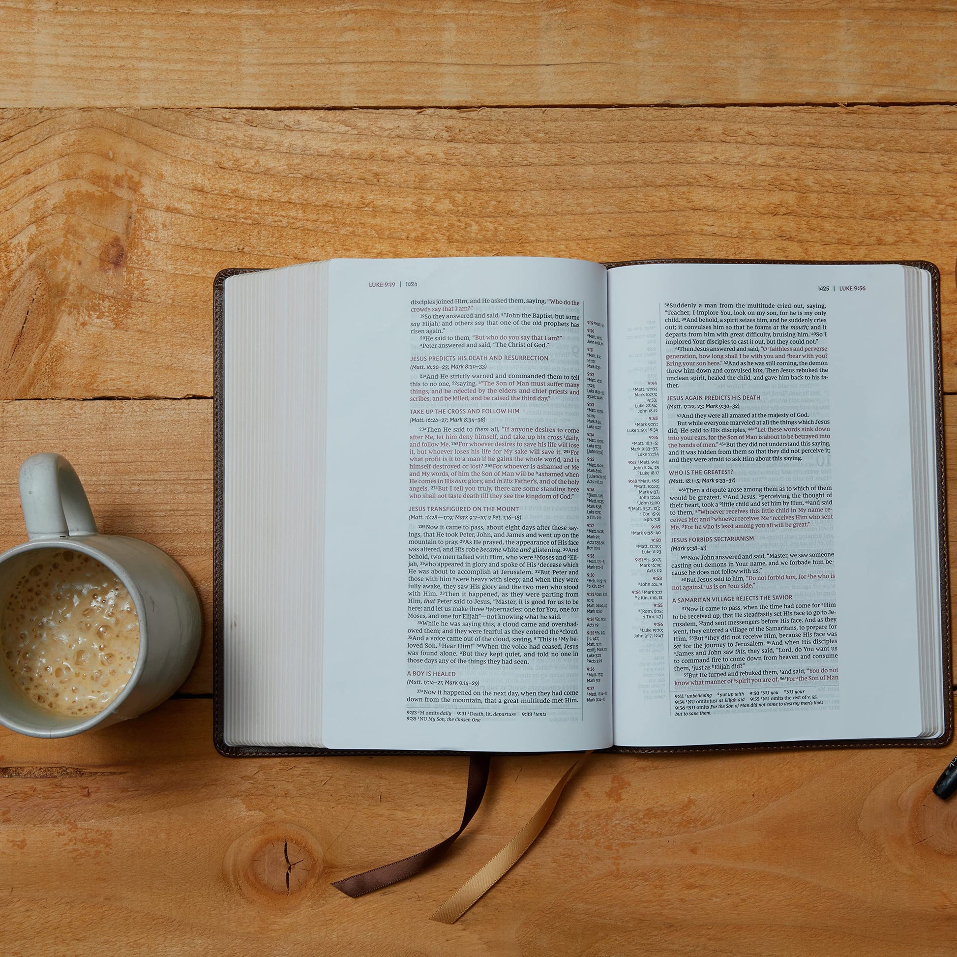 NKJV, Single-Column Wide-Margin Reference Bible, Leathersoft, Brown, Red Letter, Comfort Print: Holy Bible, New King James Version