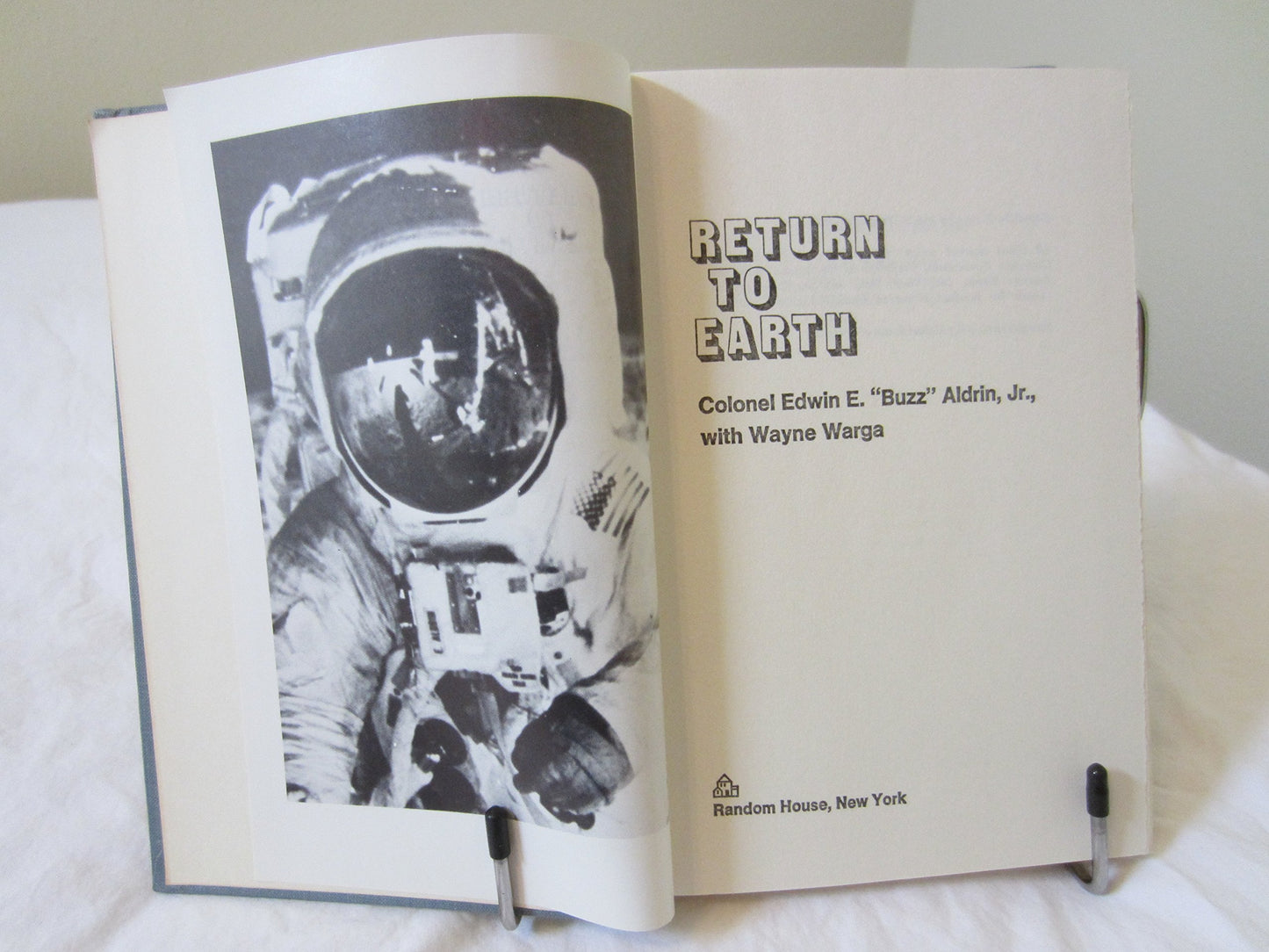 Return to Earth by Edwin E Aldrin
