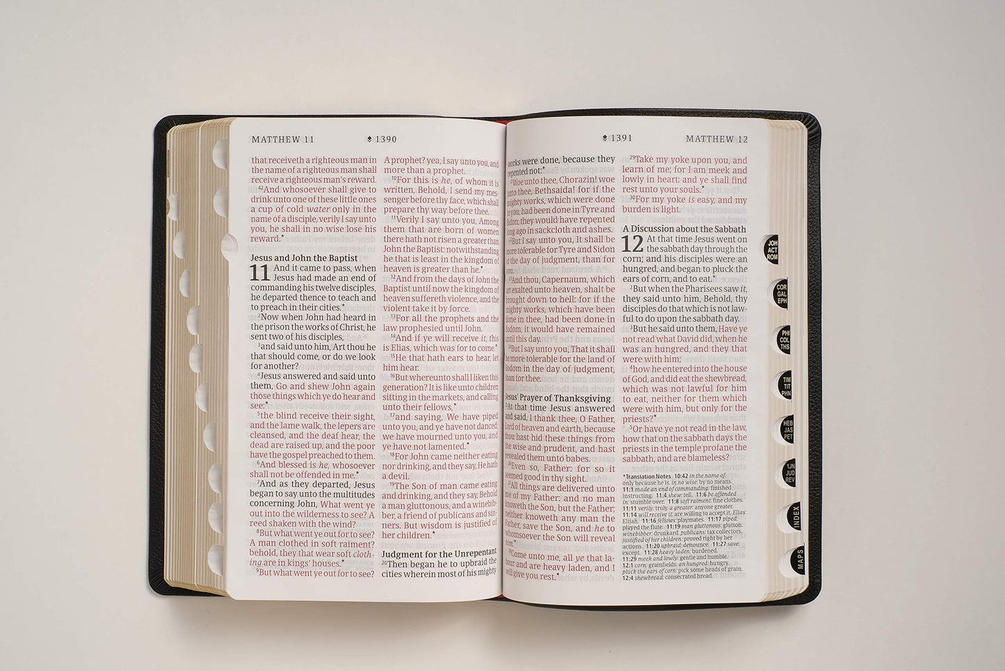 KJV Personal Size Giant Print Bible, Filament Enabled (LeatherLike, Black/Onyx, Indexed, Red Letter): Includes Free Access to the Filament Bible App ... Notes, Devotionals, Worship Music, and Video