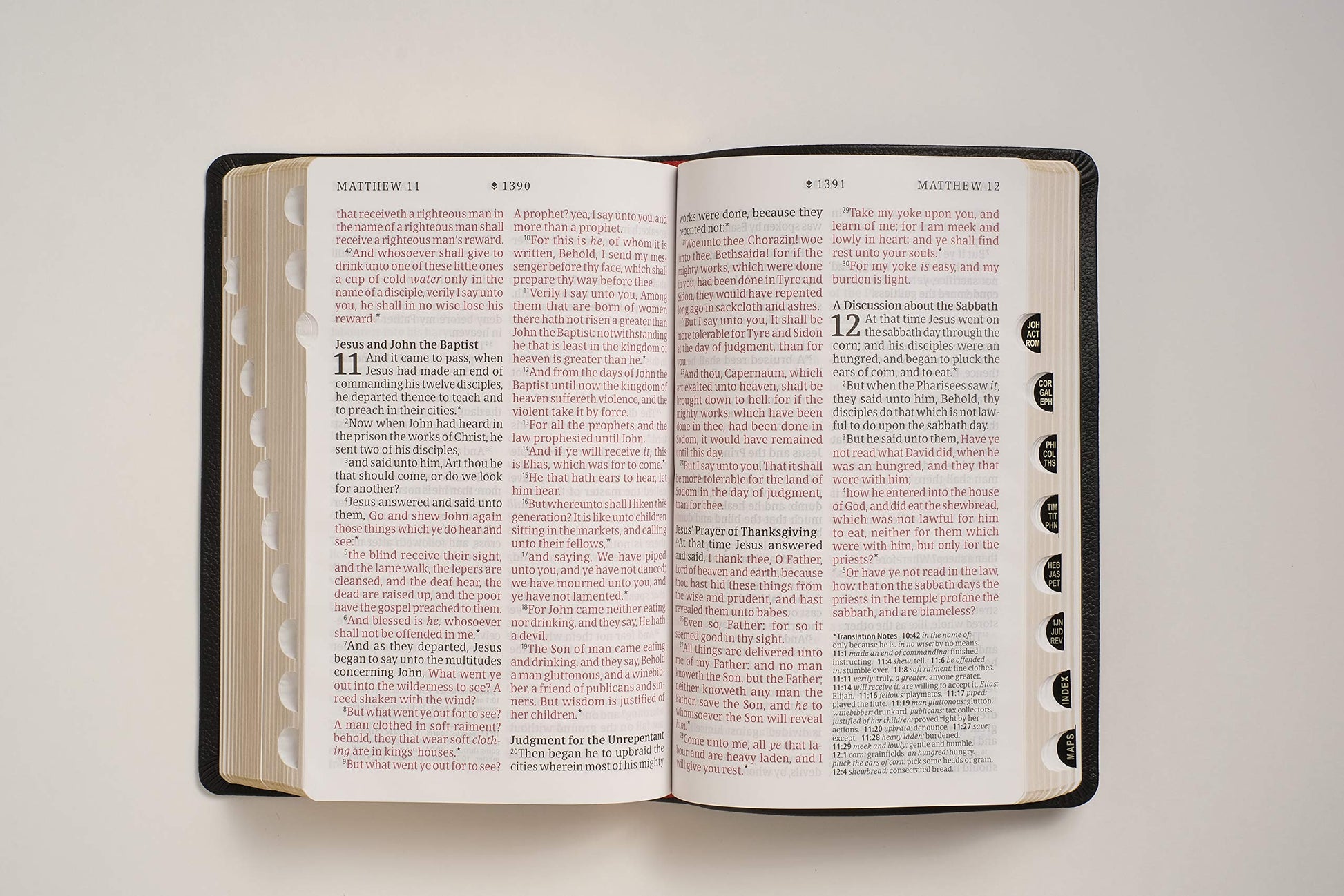 KJV Personal Size Giant Print Bible, Filament Enabled (LeatherLike, Black/Onyx, Indexed, Red Letter): Includes Free Access to the Filament Bible App ... Notes, Devotionals, Worship Music, and Video