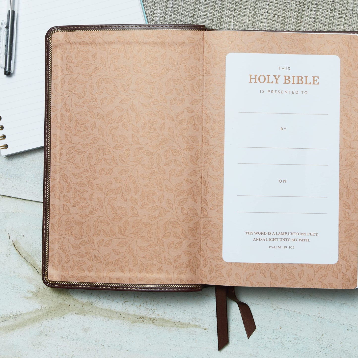KJV Holy Bible: Personal Size Giant Print with 43,000 Cross