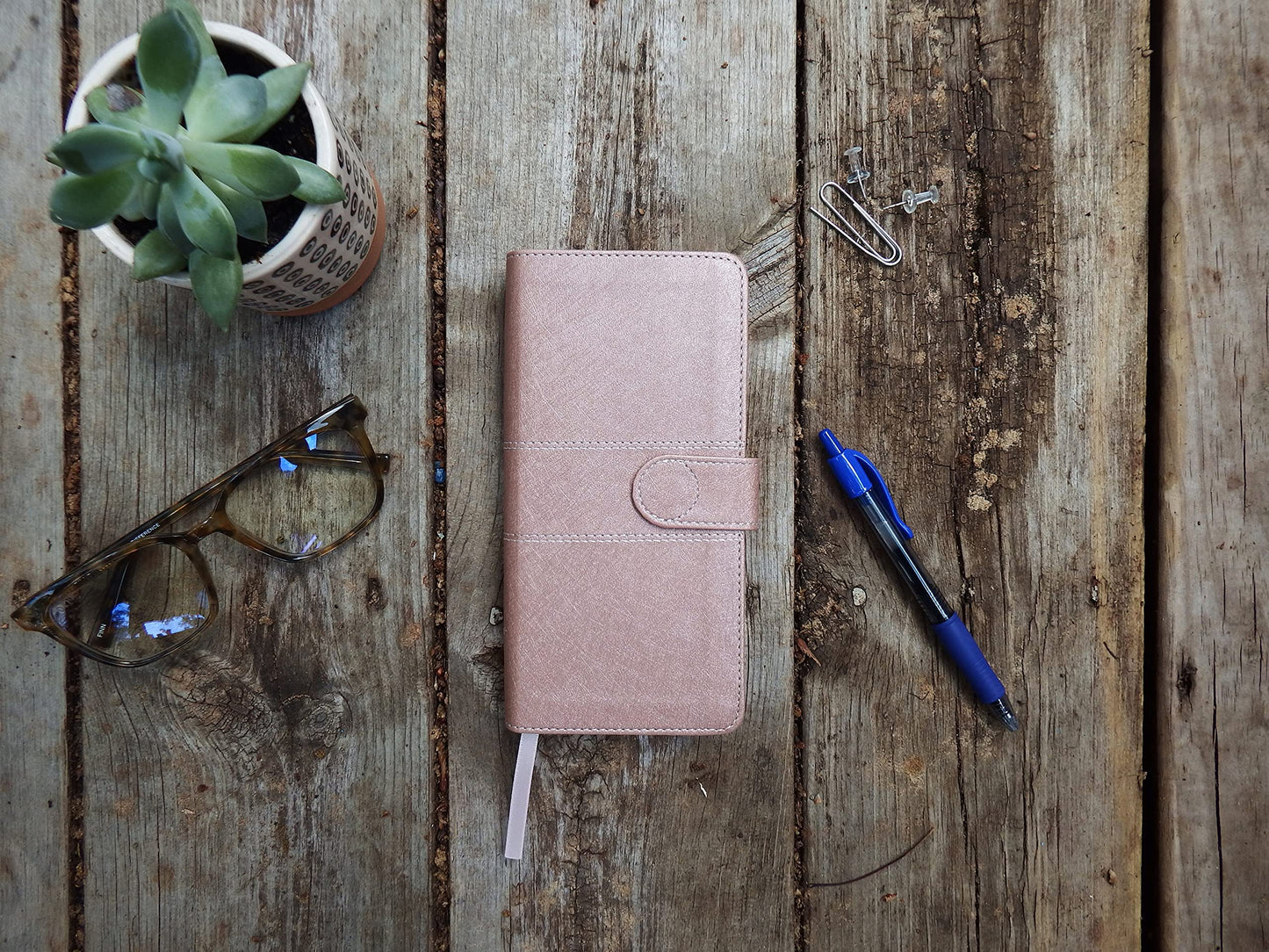 NIV, Pocket Thinline Bible, Leathersoft, Pink, Snap Closure, Red Letter, Comfort Print