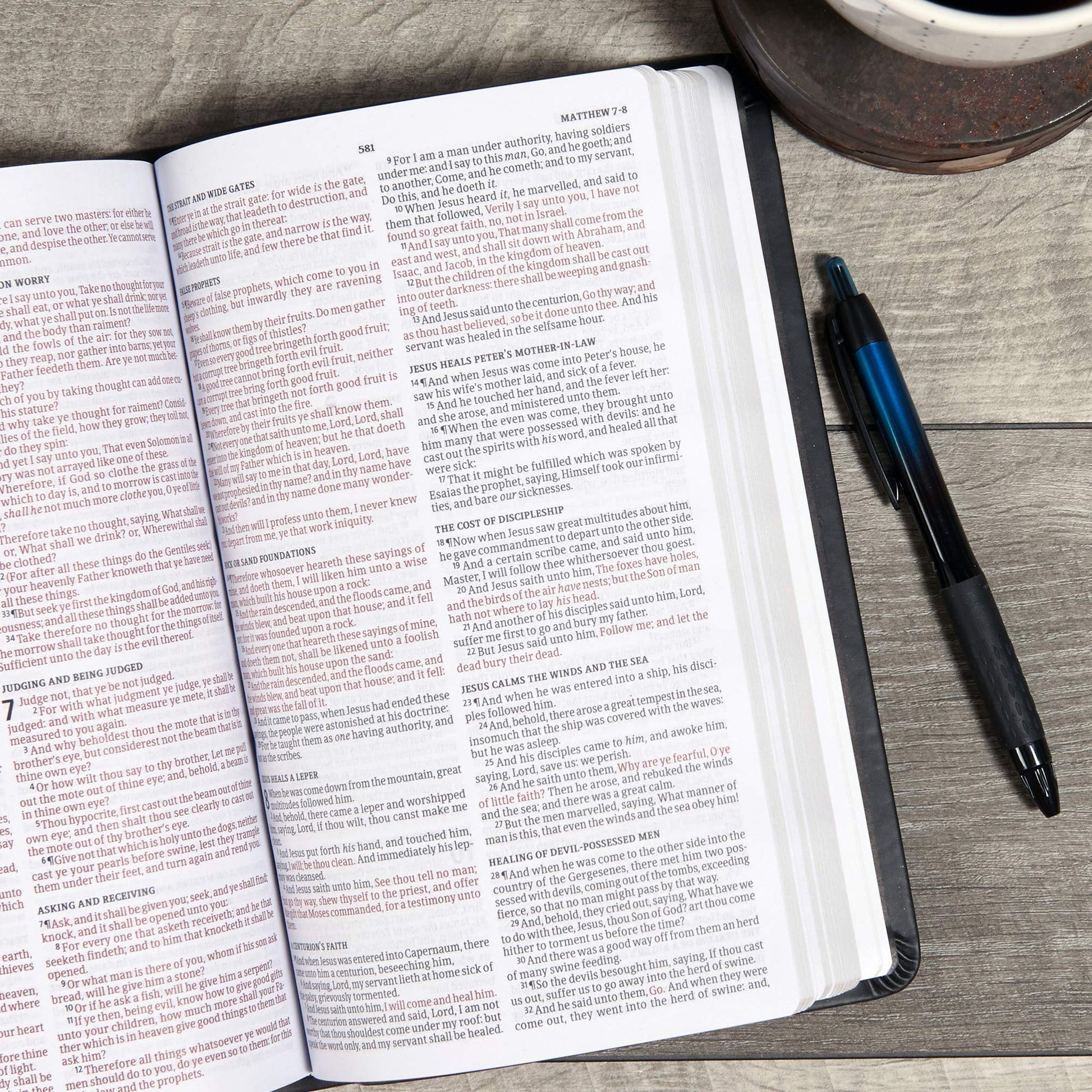 KJV Deluxe Gift Bible, Black LeatherTouch, Red Letter, Pure Cambridge Text, Presentation Page, Easy-to-Read Bible MCM Type