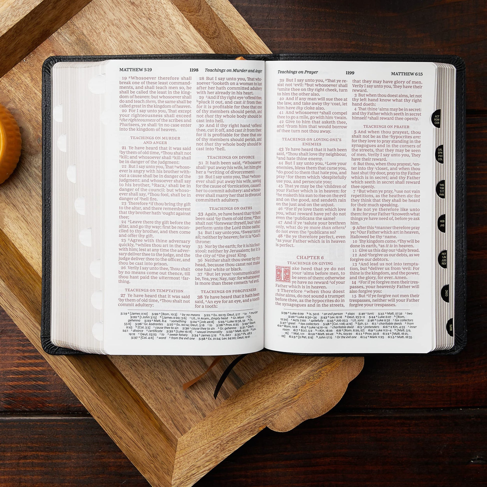 KJV, Personal Size Reference Bible, Sovereign Collection, Genuine Leather, Black, Red Letter, Thumb Indexed, Comfort Print: Holy Bible, King James Version