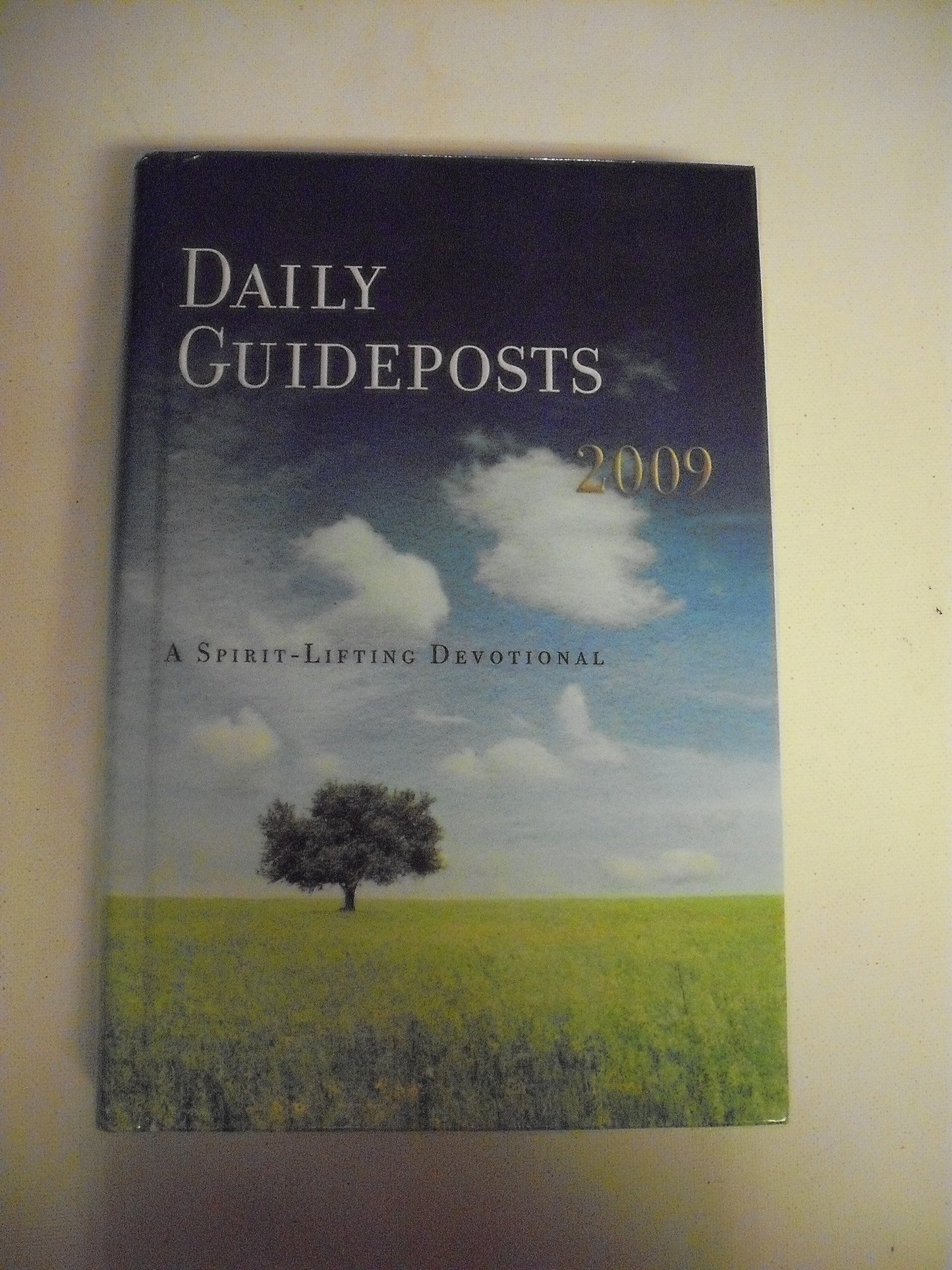 Daily Guideposts 2009: A Spirit-lifting Devotional