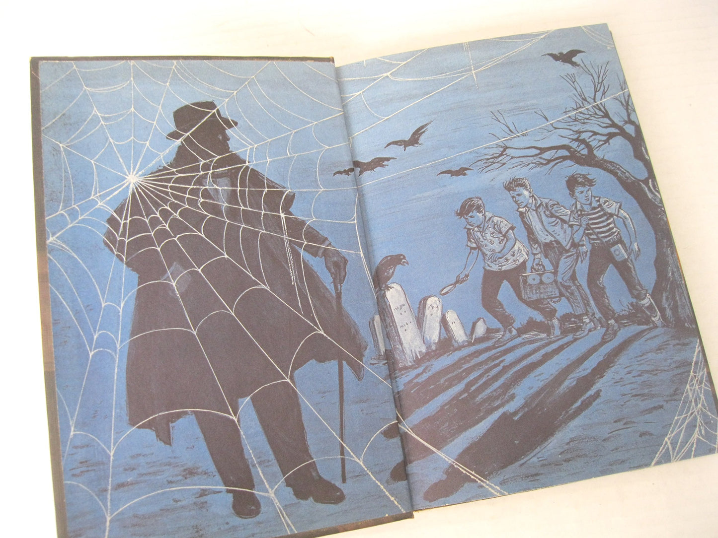 Alfred Hitchcock and the Three Investigators in The Mystery of the Whispering Mummy