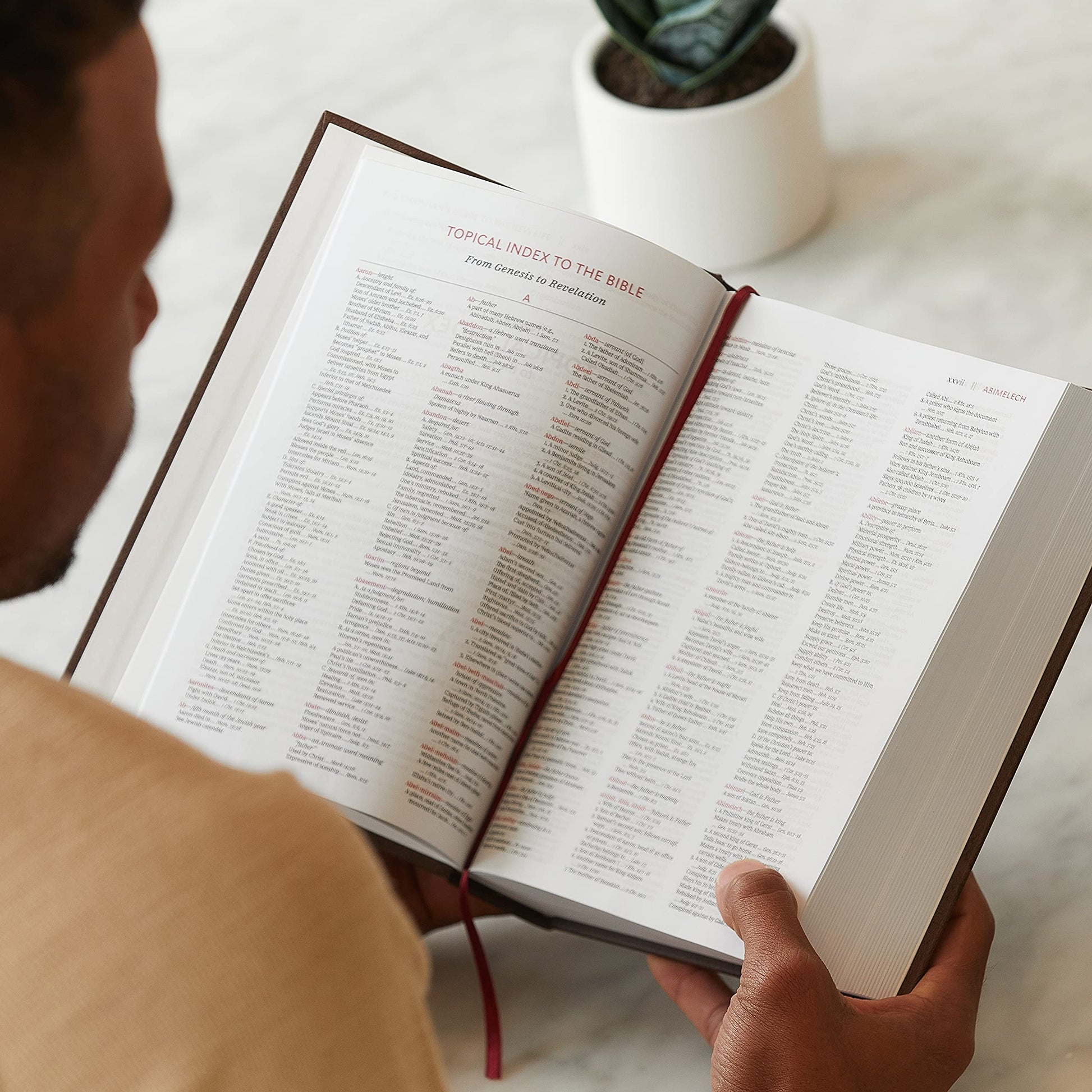The NIV, Open Bible, Leathersoft, Black, Red Letter, Comfort Print: Complete Reference System