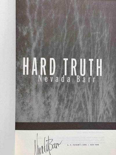 Hard Truth (Anna Pigeon Mysteries)