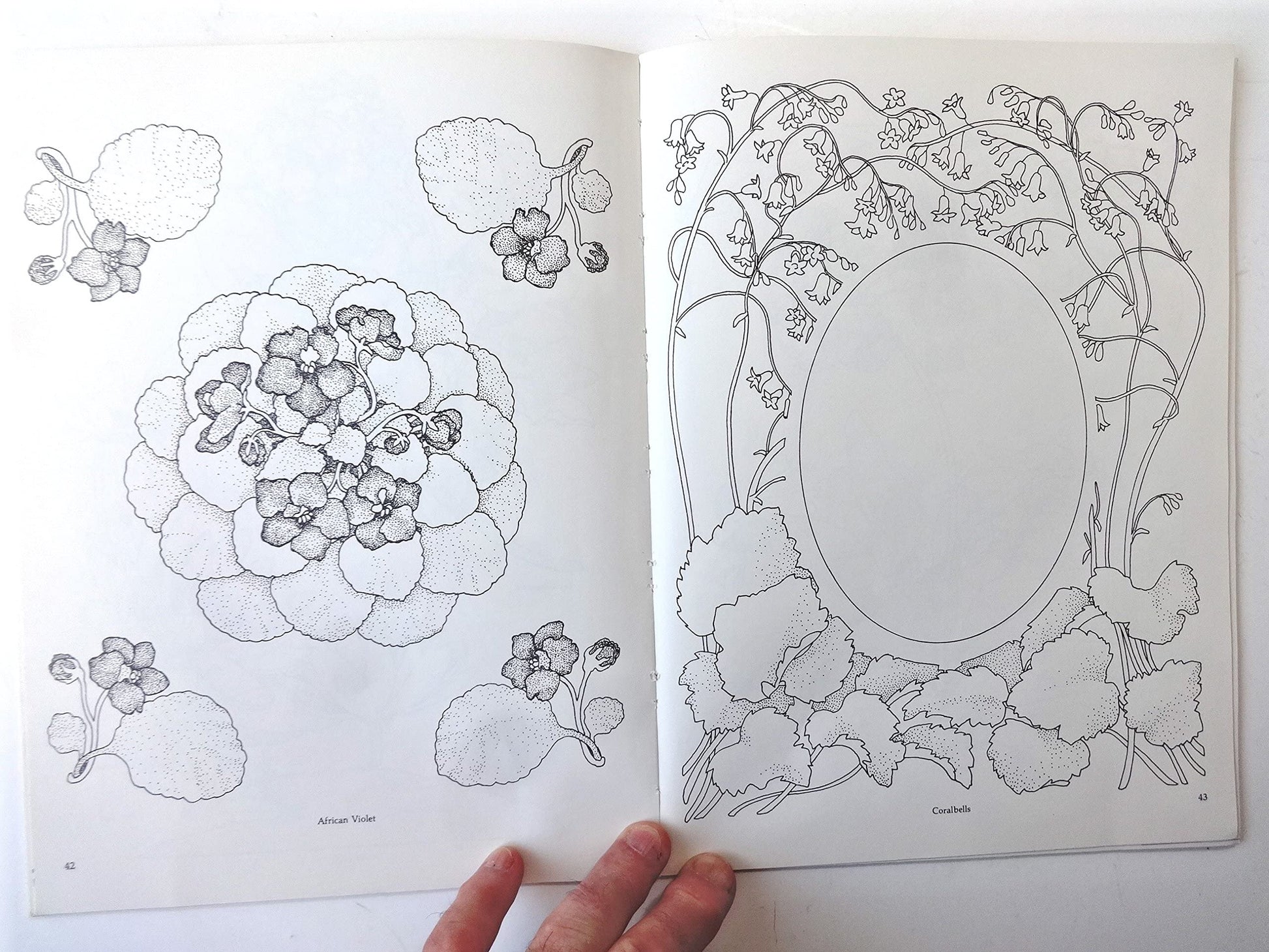 Treasury of Flower Designs for Artists, Embroiderers and Craftsmen (Dover Pictorial Archive)