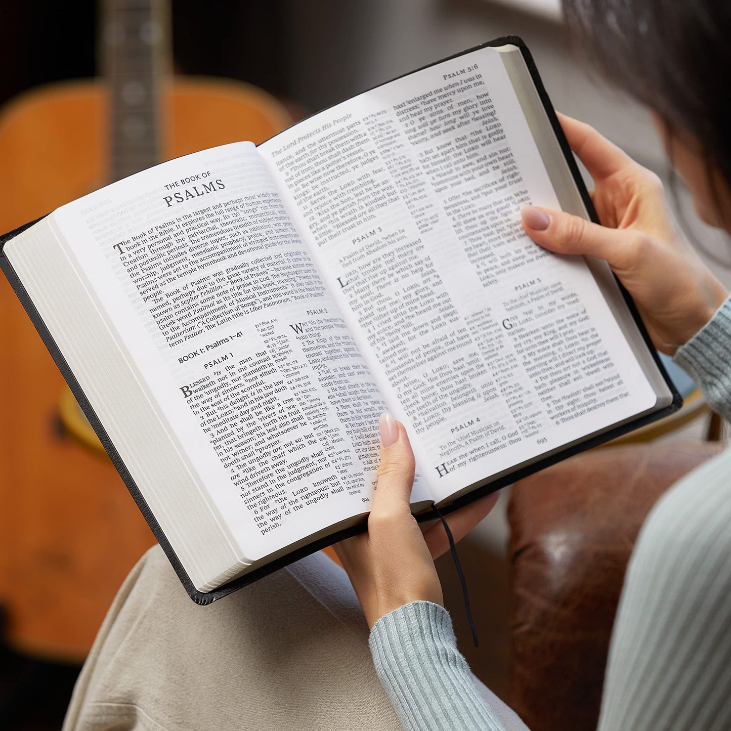 KJV Holy Bible: Giant Print with 53,000 Cross References, Burgundy Leather-look, Red Letter, Comfort Print: King James Version