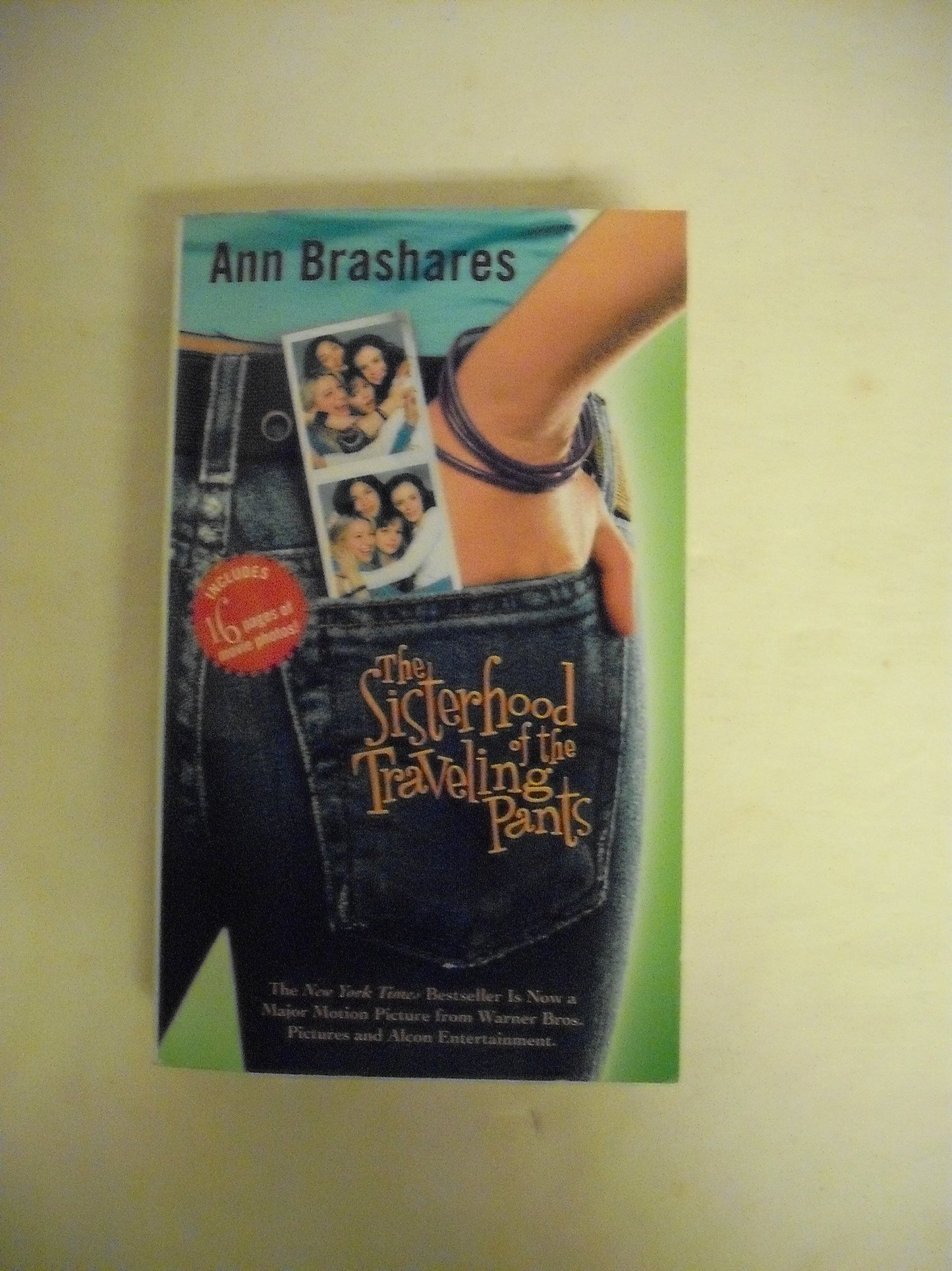 Sisterhood of the Traveling Pants (Sisterhood of Traveling Pants, Book 1)
