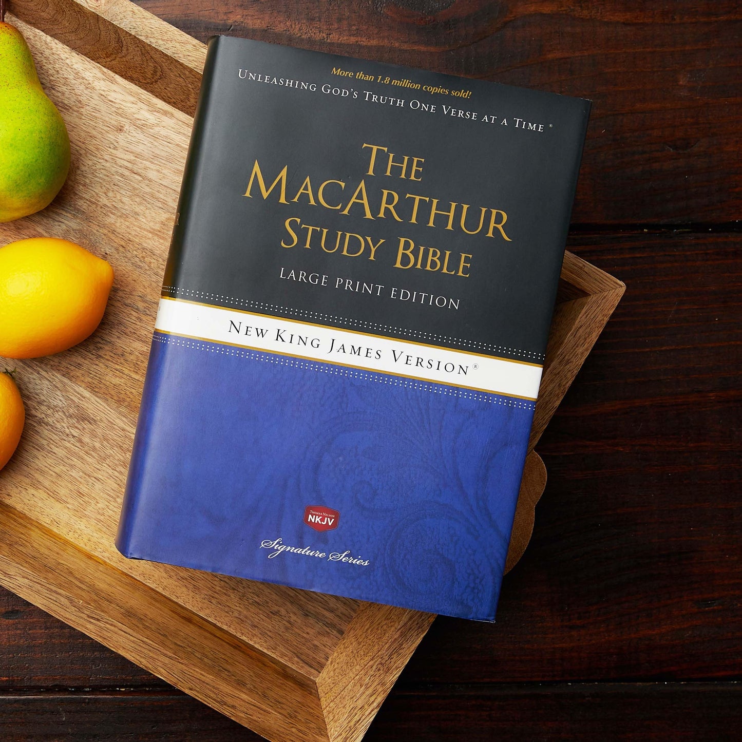 NKJV, MacArthur Study Bible, Large Print, Hardcover: Unleashing God's Truth One Verse at a Time (Holy Bible, New King James Version)