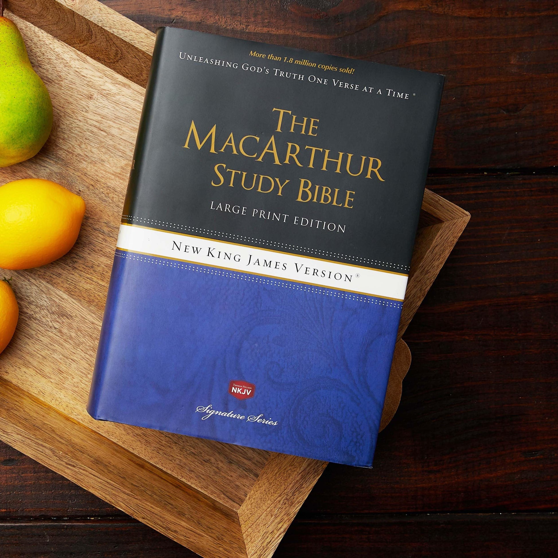 NKJV, MacArthur Study Bible, Large Print, Hardcover: Unleashing God's Truth One Verse at a Time (Holy Bible, New King James Version)