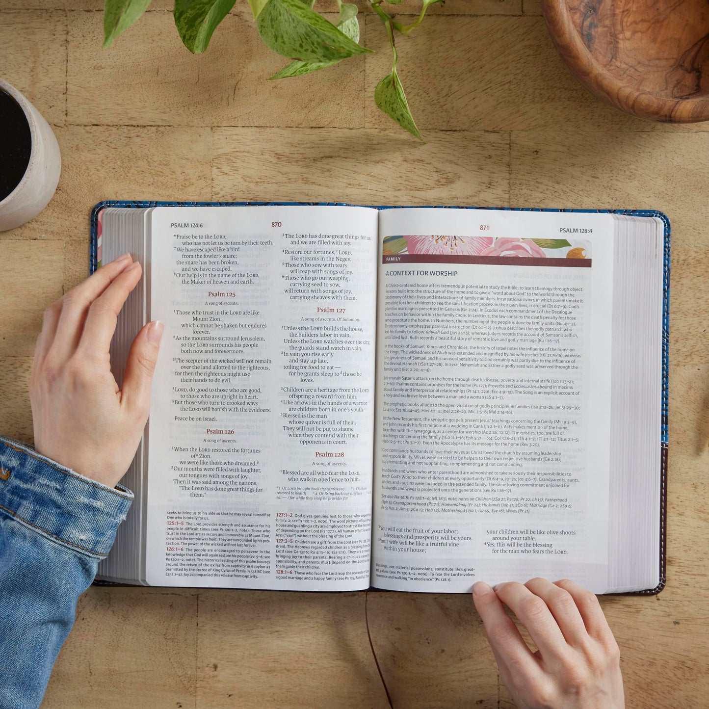 NIV, The Woman's Study Bible, Cloth over Board, Pink, Full-Color, Red Letter: Receiving God's Truth for Balance, Hope, and Transformation