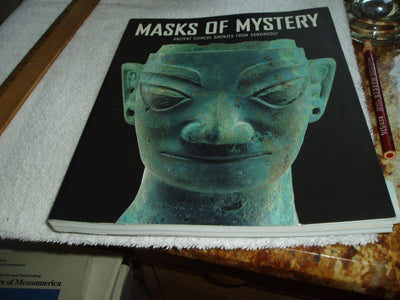 Masks of Mystery: Ancient Chinese Bonzes from Sanxingdui (English and Chinese Edition)