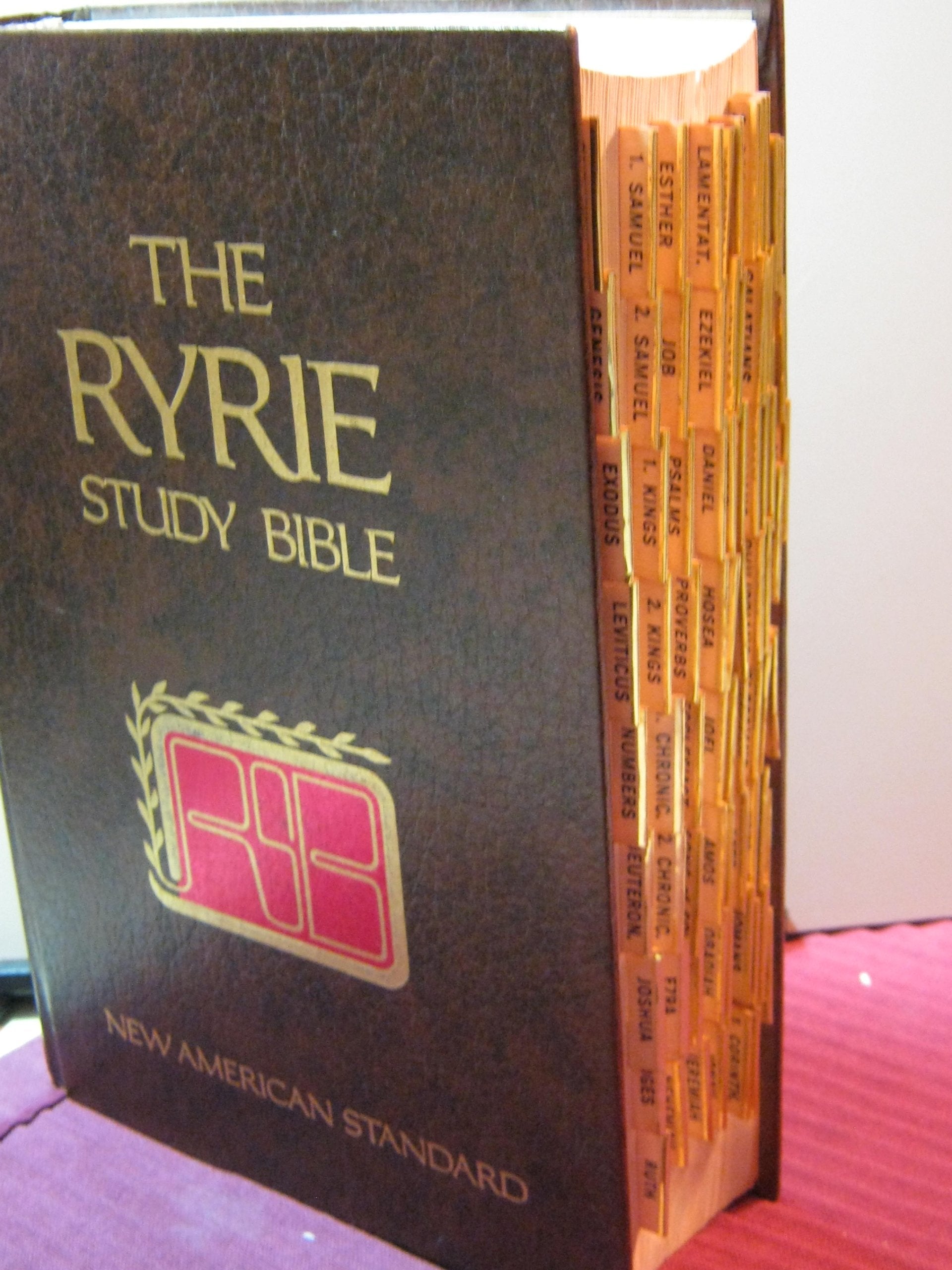 The Ryrie study Bible: New American standard translation : with introductions, annotations, outlines, marginal references, harmony of the Gospels, synopsis ... and timeline charts, and many other help