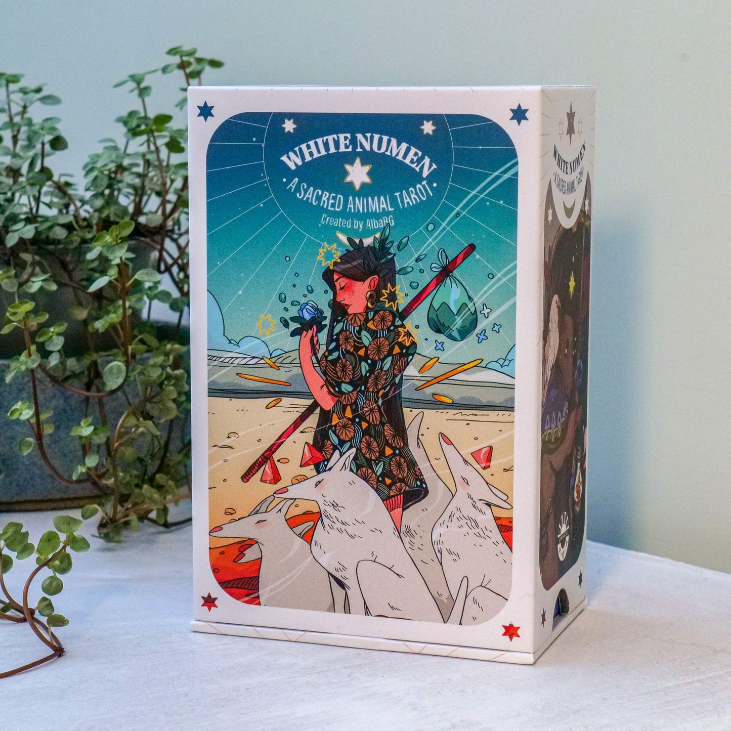 White Numen: A Sacred Animal Tarot Deck: A 78-Card Tarot Deck with Guidebook (Modern Tarot Library)