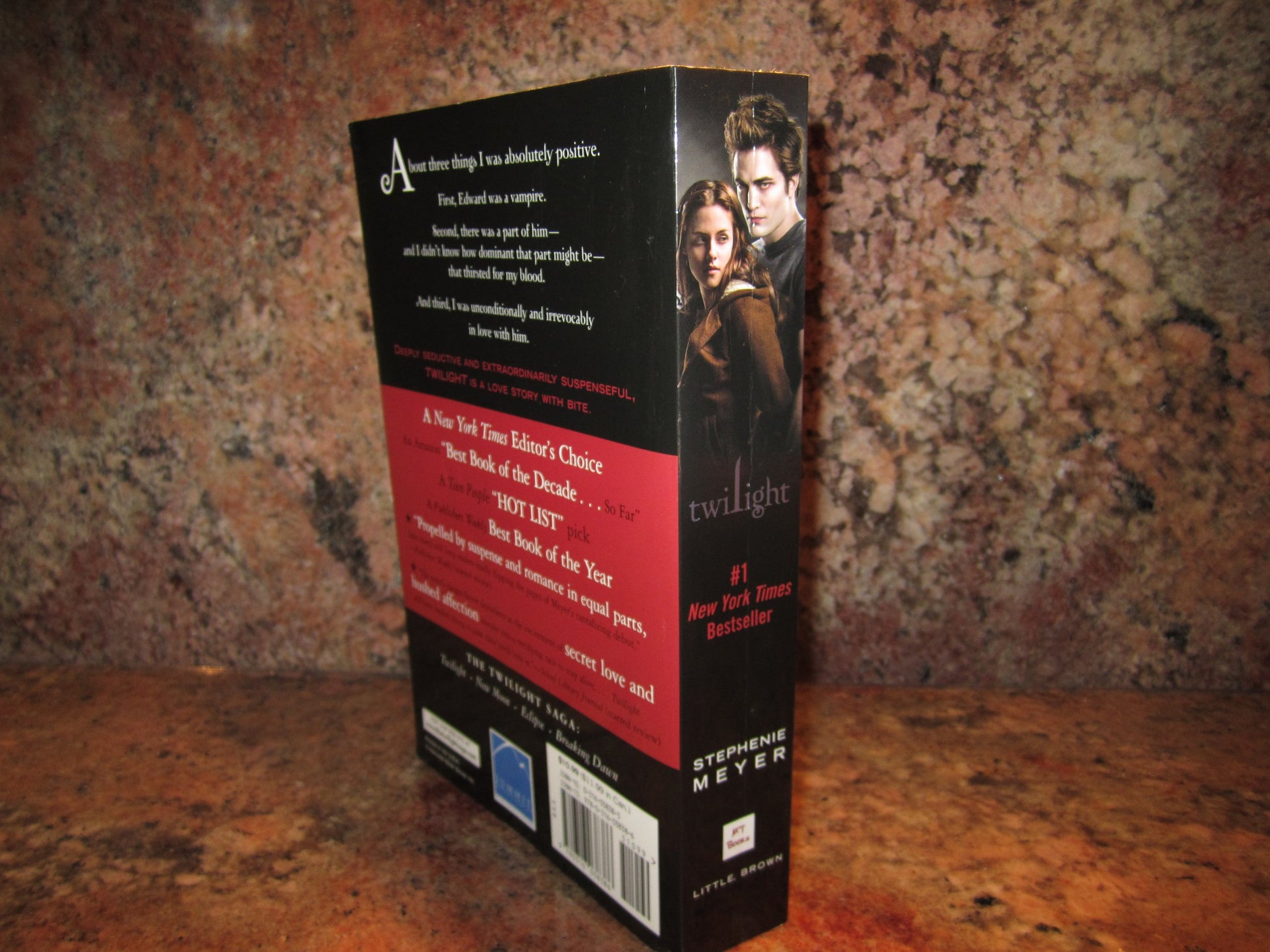 Twilight (The Twilight Saga, Book 1)
