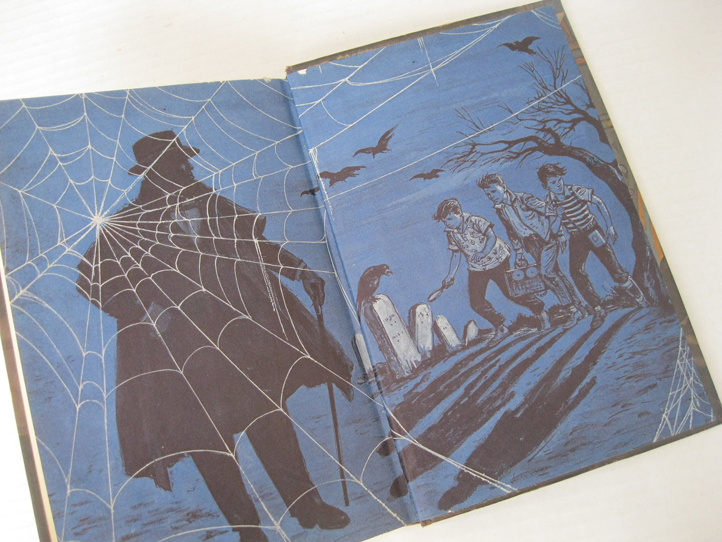 Alfred Hitchcock and the Three Investigators in The Mystery of the Whispering Mummy