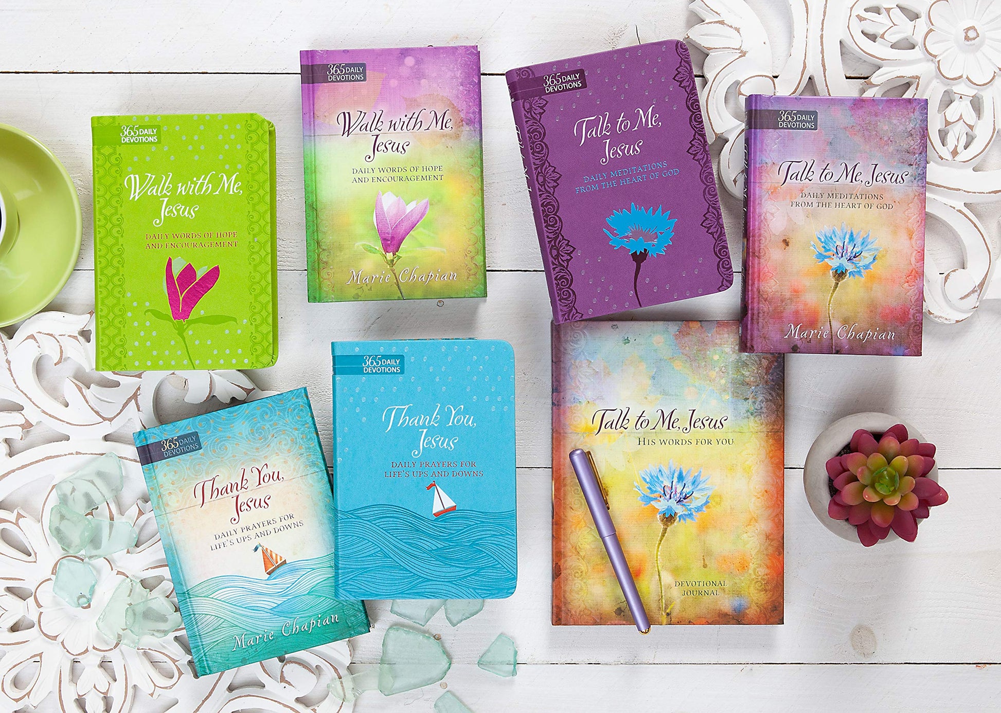 Walk With Me Jesus: Daily Words of Hope and Encouragement - Uplifting Daily Devotional, Perfect Gift for Birthdays, Holidays, and More