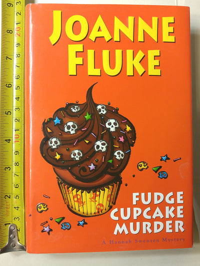Fudge Cupcake Murder (Hannah Swensen Mysteries)