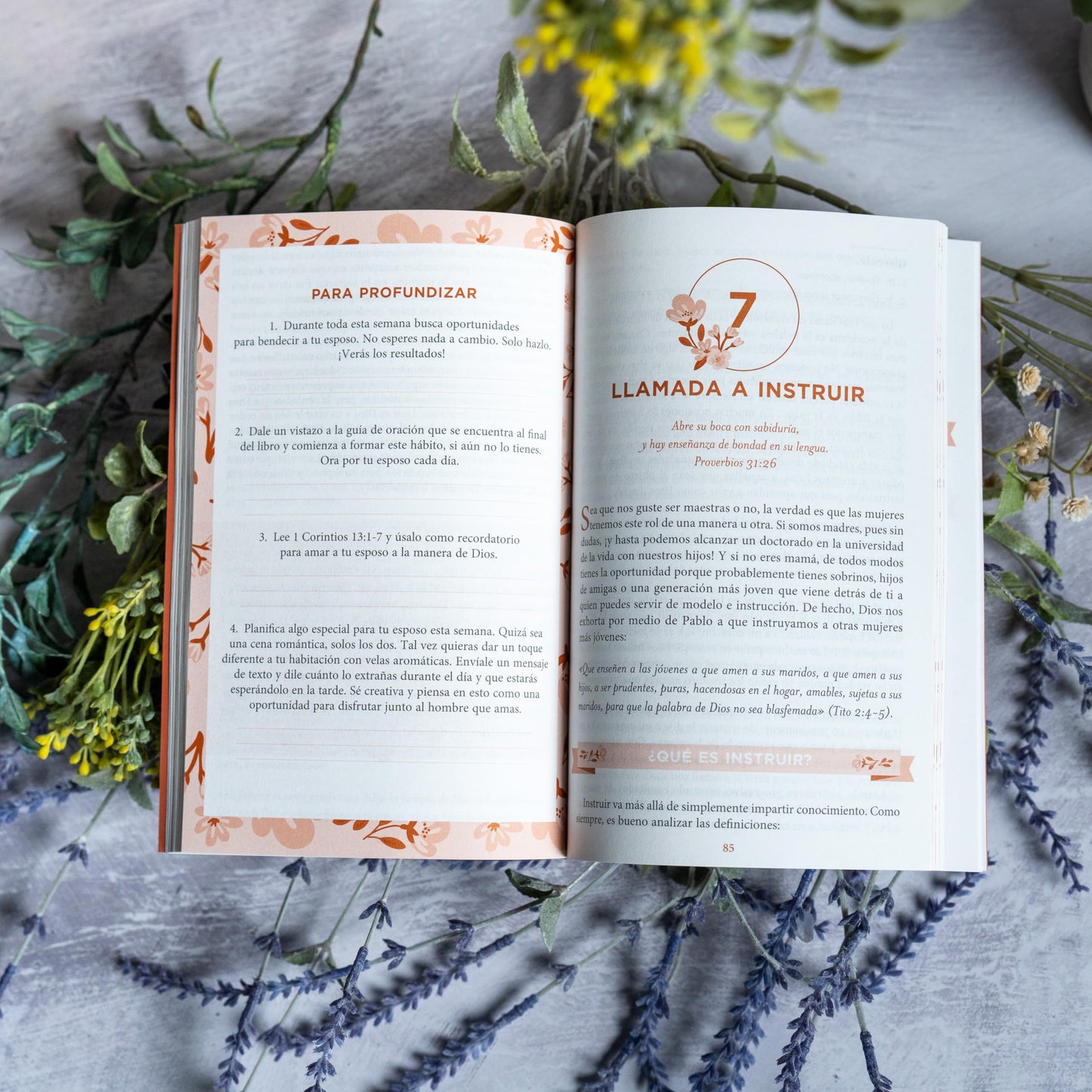 Una mujer sabia: Principios para vivir como Dios lo diseó (Spanish Edition)