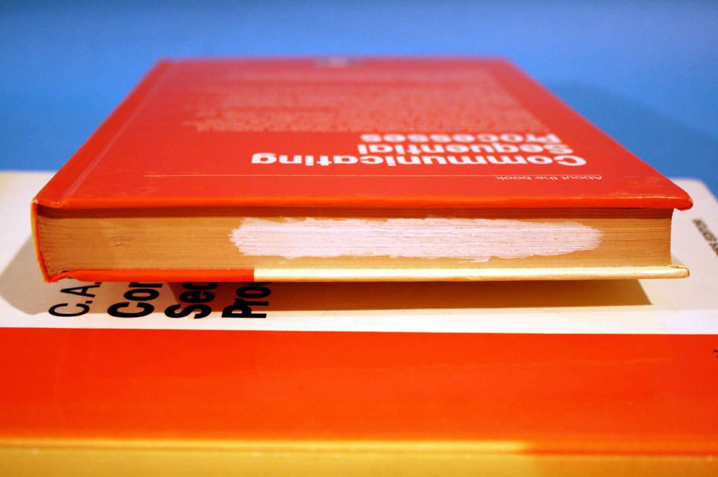 Communicating sequential processes (Prentice-Hall International series in computer science)