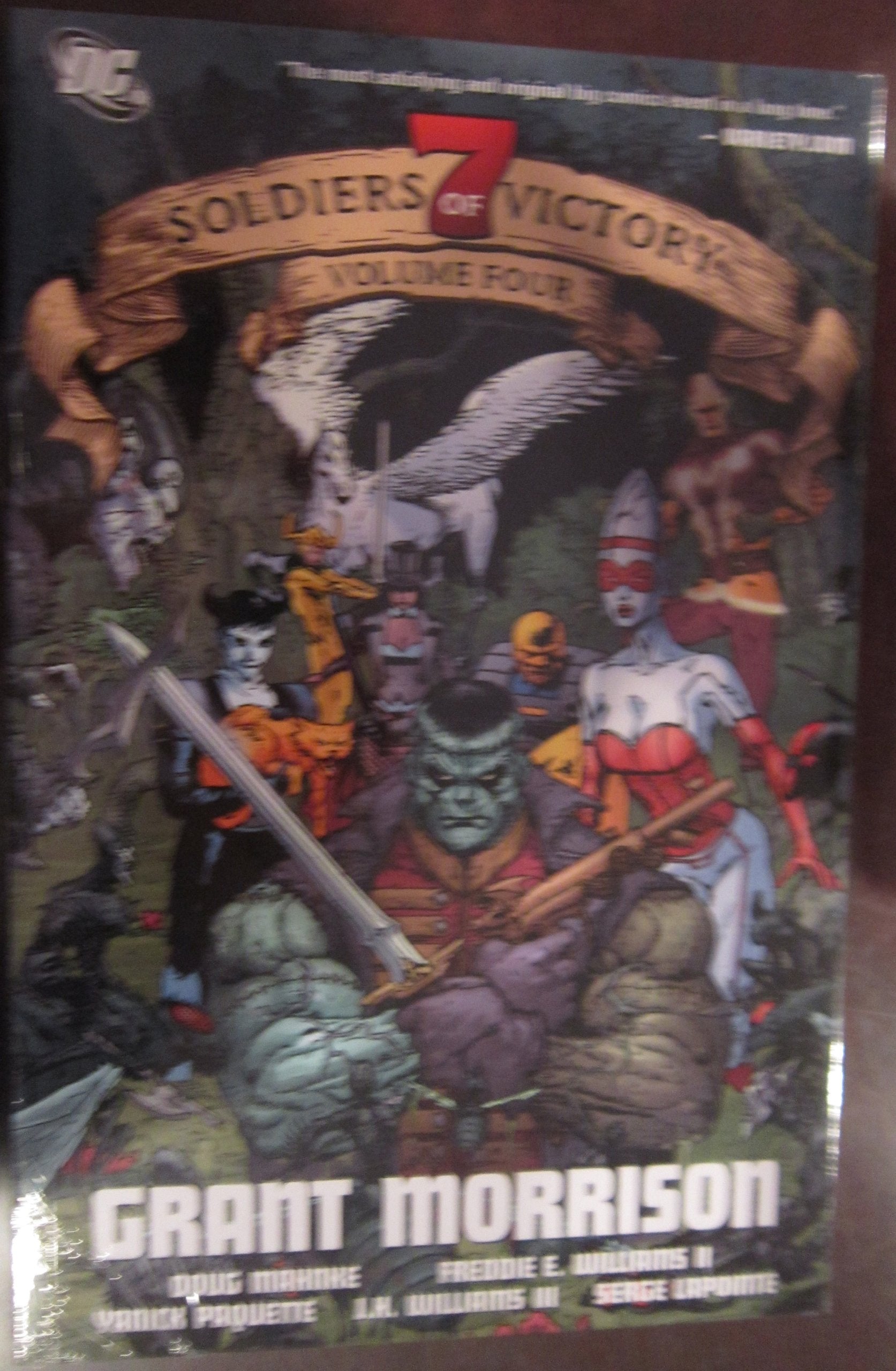Seven Soldiers of Victory: VOL 04