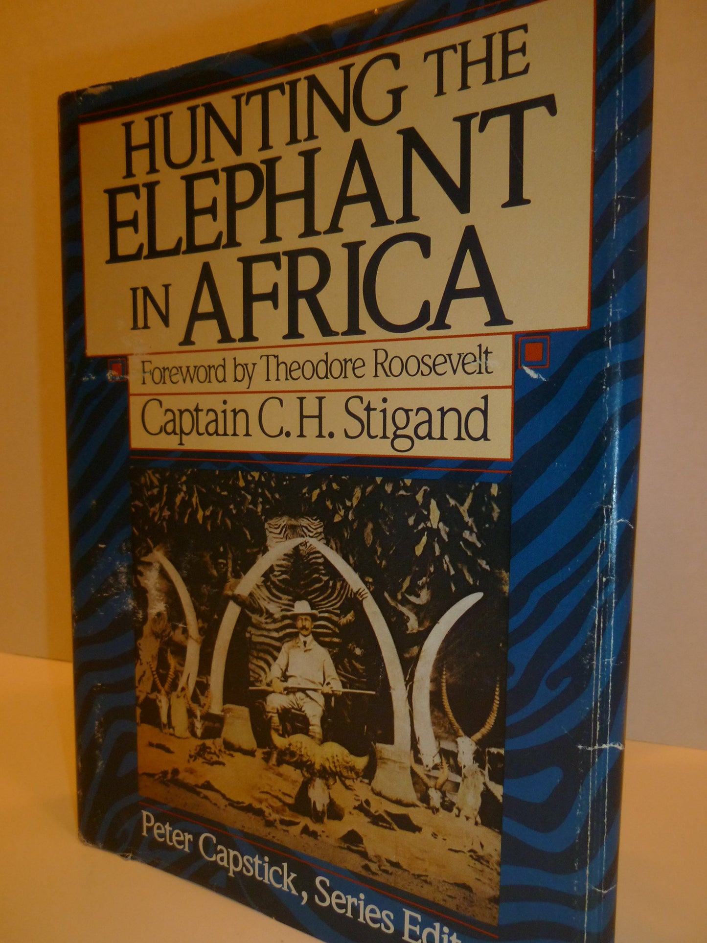 Hunting the Elephant in Africa (Peter Capstick Library Serie