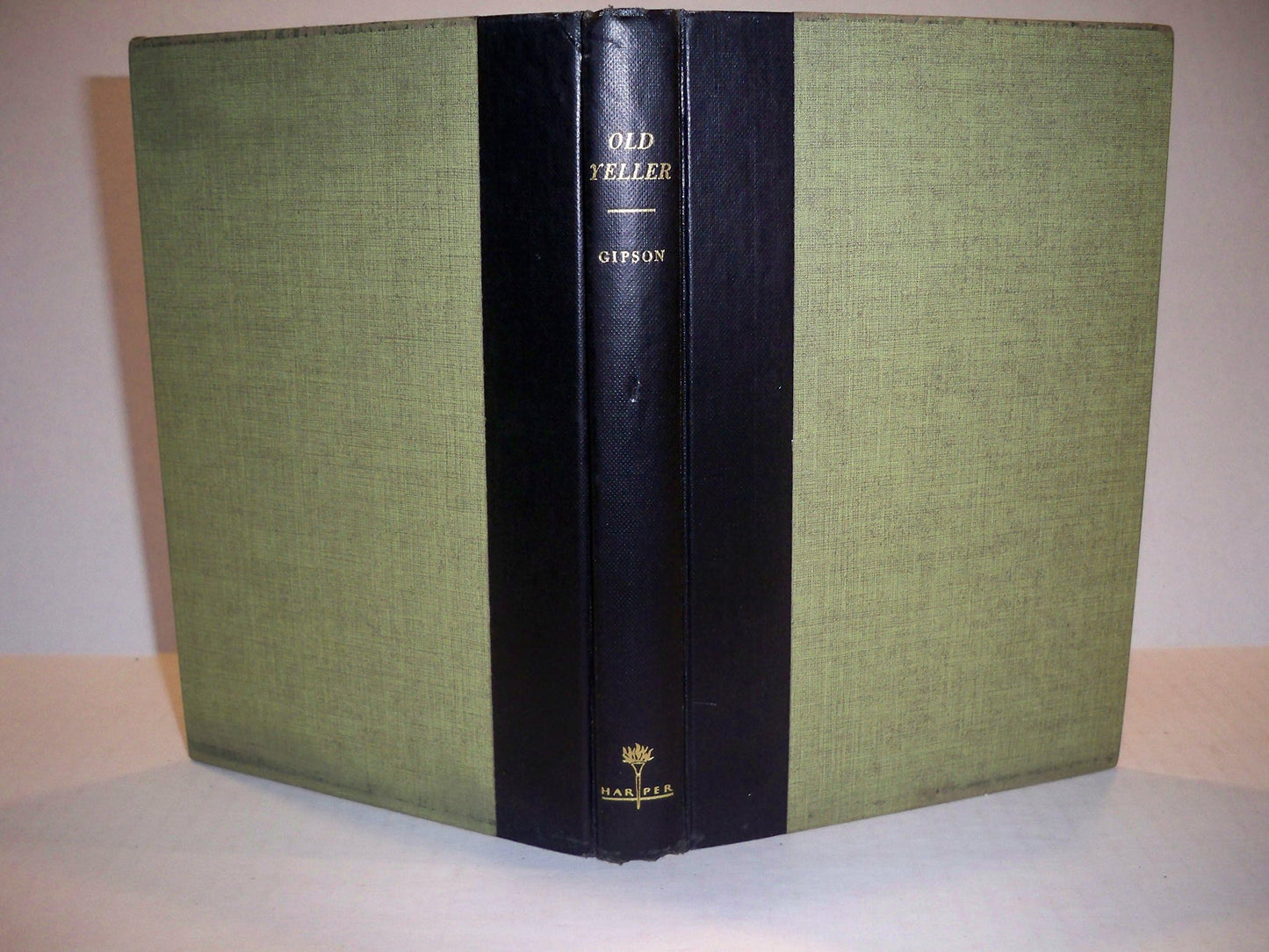 Old Yeller by Fred Gipson (Paperback)