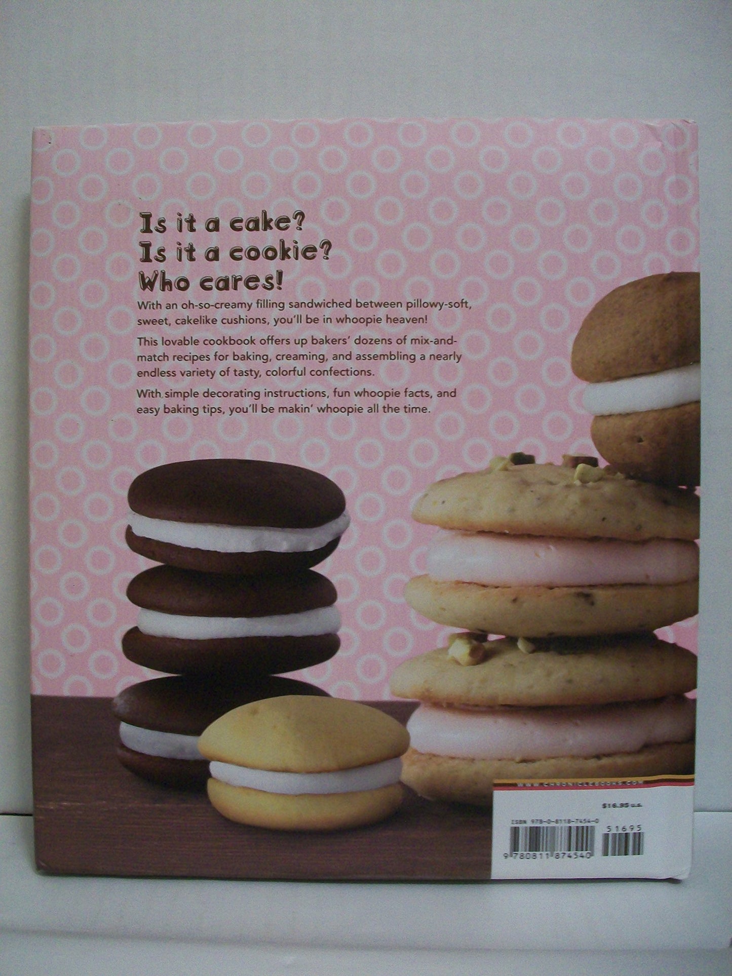Whoopie Pies : Dozens of Mix 'em, Match 'em, Eat 'em Up Recipes