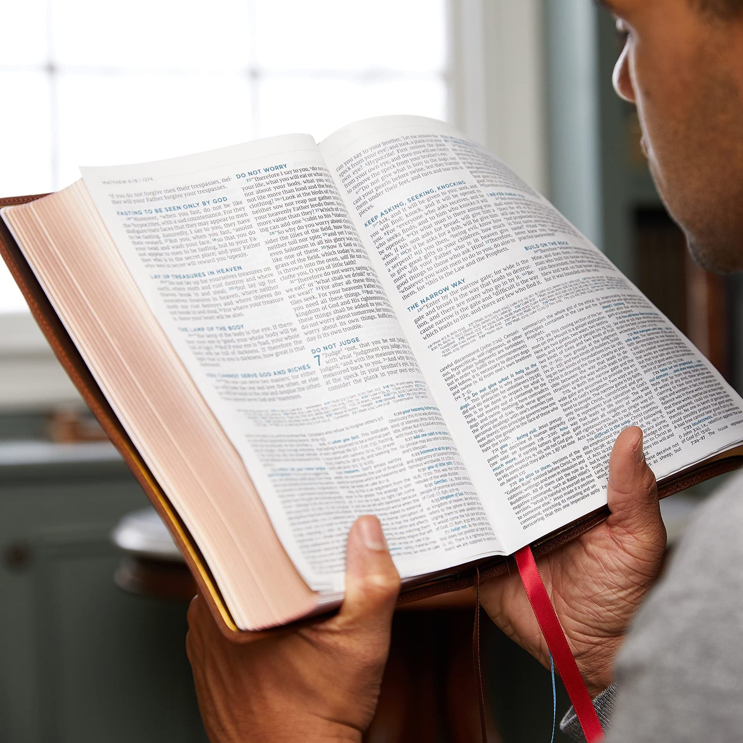 NKJV, MacArthur Study Bible, Brown Leathersoft, Comfort Print: Unleashing God's Truth One Verse at a Time (Holy Bible, New King James Version)