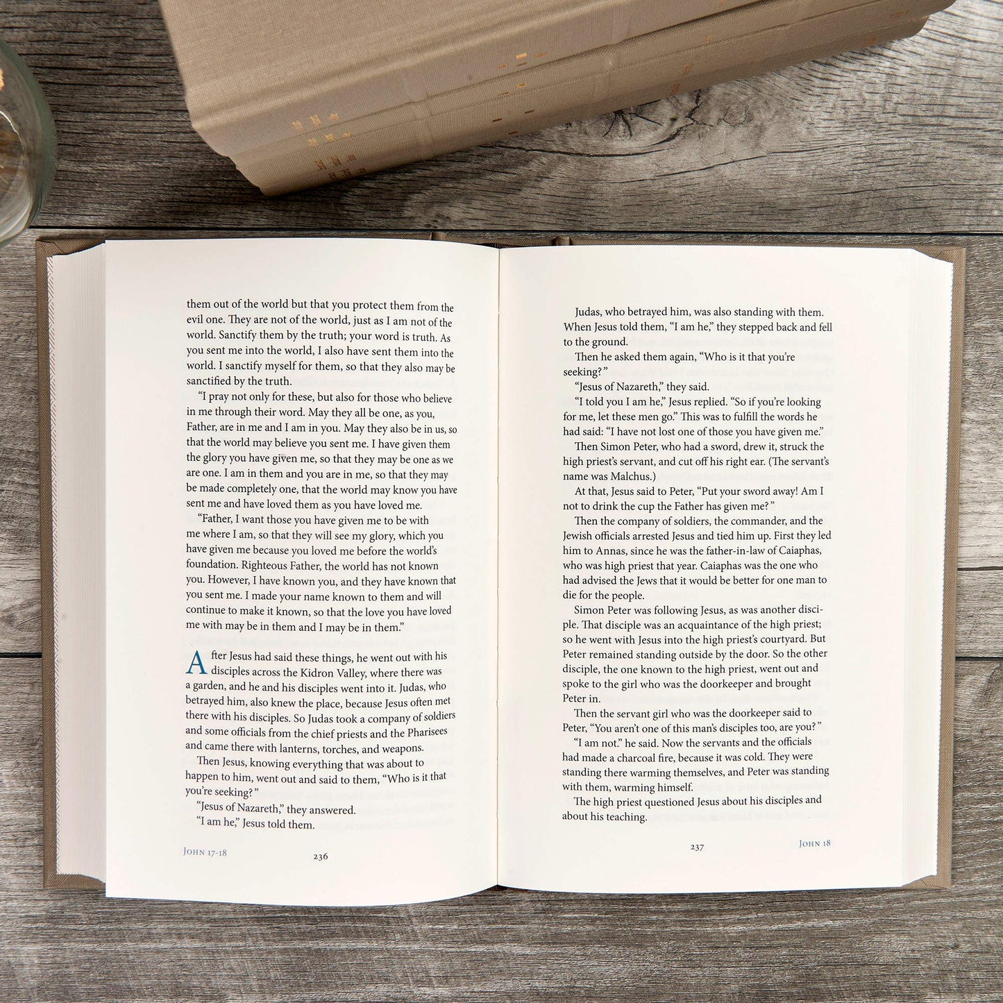 CSB Reader's Bible, Cloth Over Board, Five-Volume Collection, Black Letter, Single-Column, Reader's Format, Slip Case, Easy-to-Read Bible Serif Type