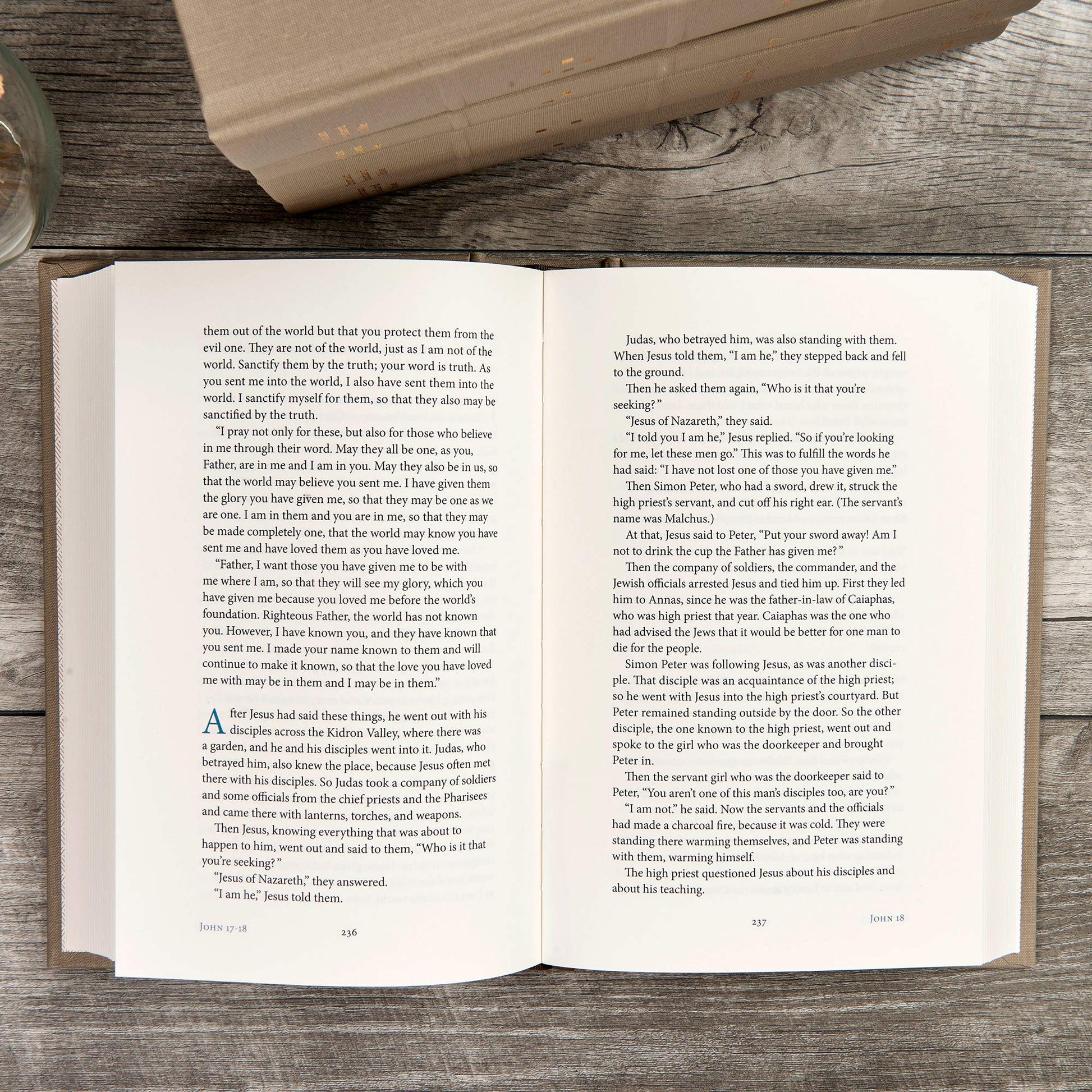 CSB Reader's Bible, Cloth Over Board, Five-Volume Collection, Black Letter, Single-Column, Reader's Format, Slip Case, Easy-to-Read Bible Serif Type