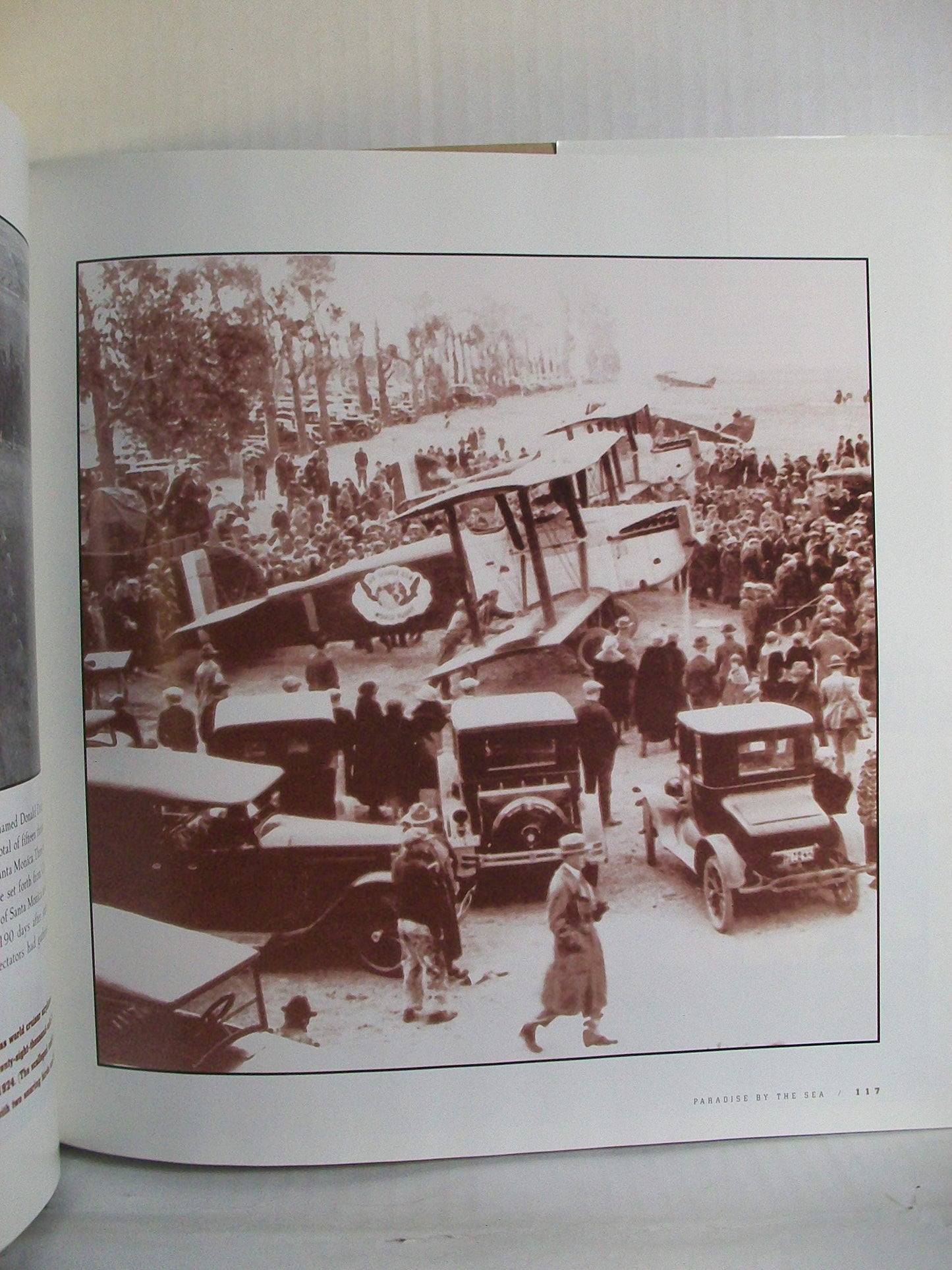 Santa Monica Bay: Paradise by the Sea : A Pictorial History of Santa Monica, Venice, Marina Del Rey, Ocean Park, Pacific Palisades, Topanga & Malibu