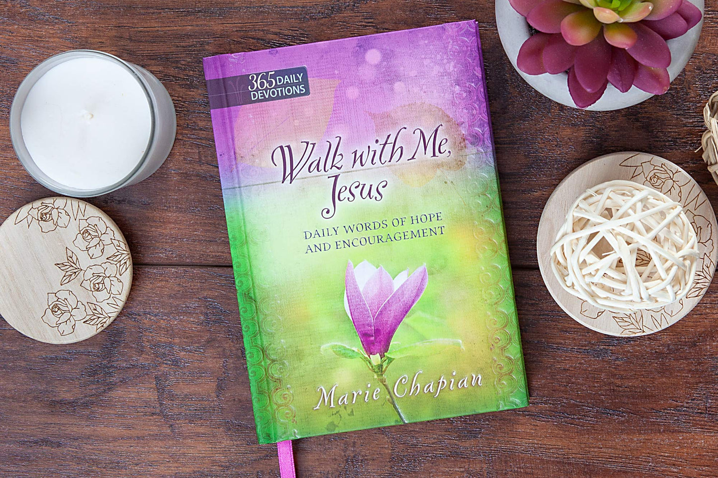 Walk With Me Jesus: Daily Words of Hope and Encouragement - Uplifting Daily Devotional, Perfect Gift for Birthdays, Holidays, and More
