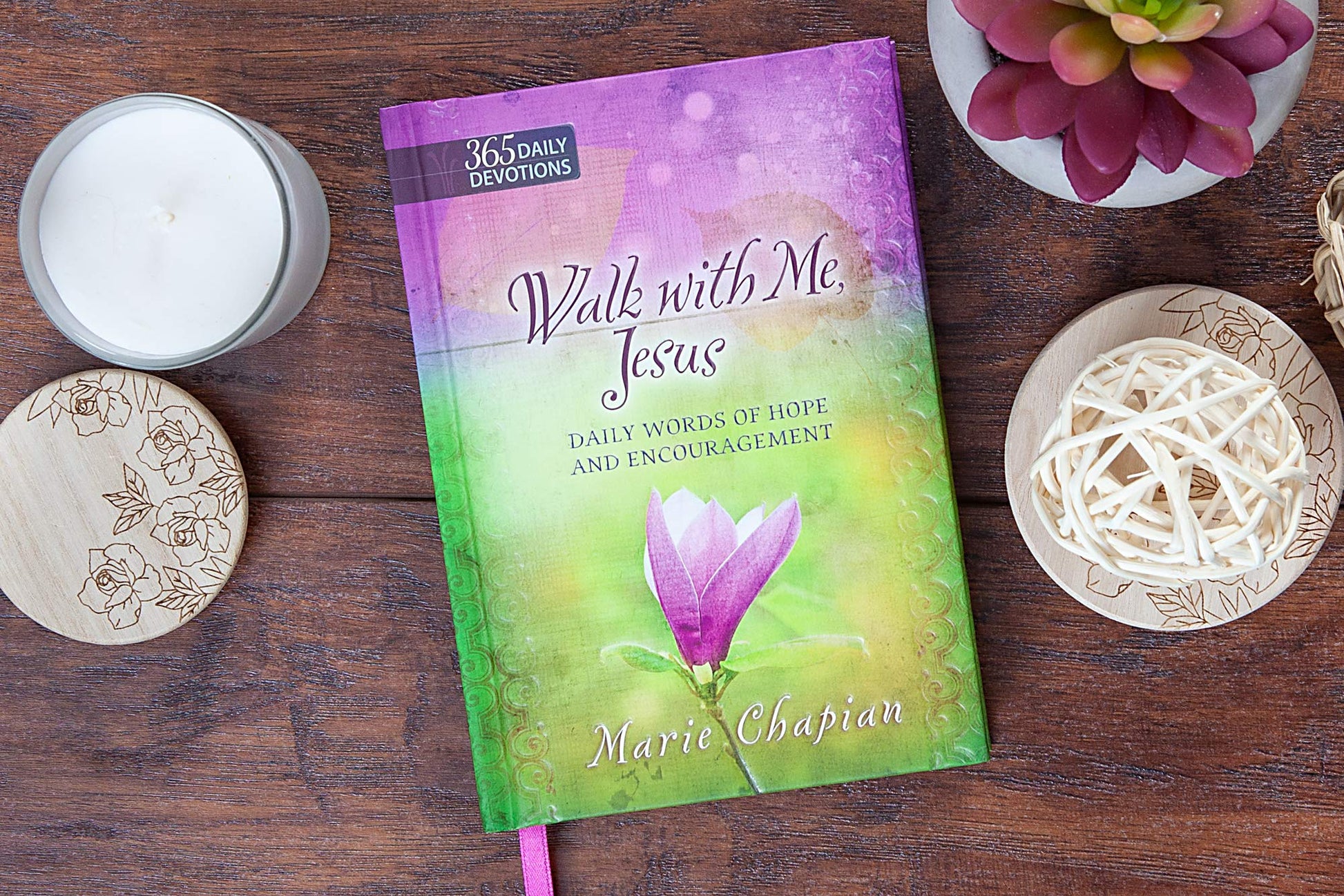 Walk With Me Jesus: Daily Words of Hope and Encouragement - Uplifting Daily Devotional, Perfect Gift for Birthdays, Holidays, and More