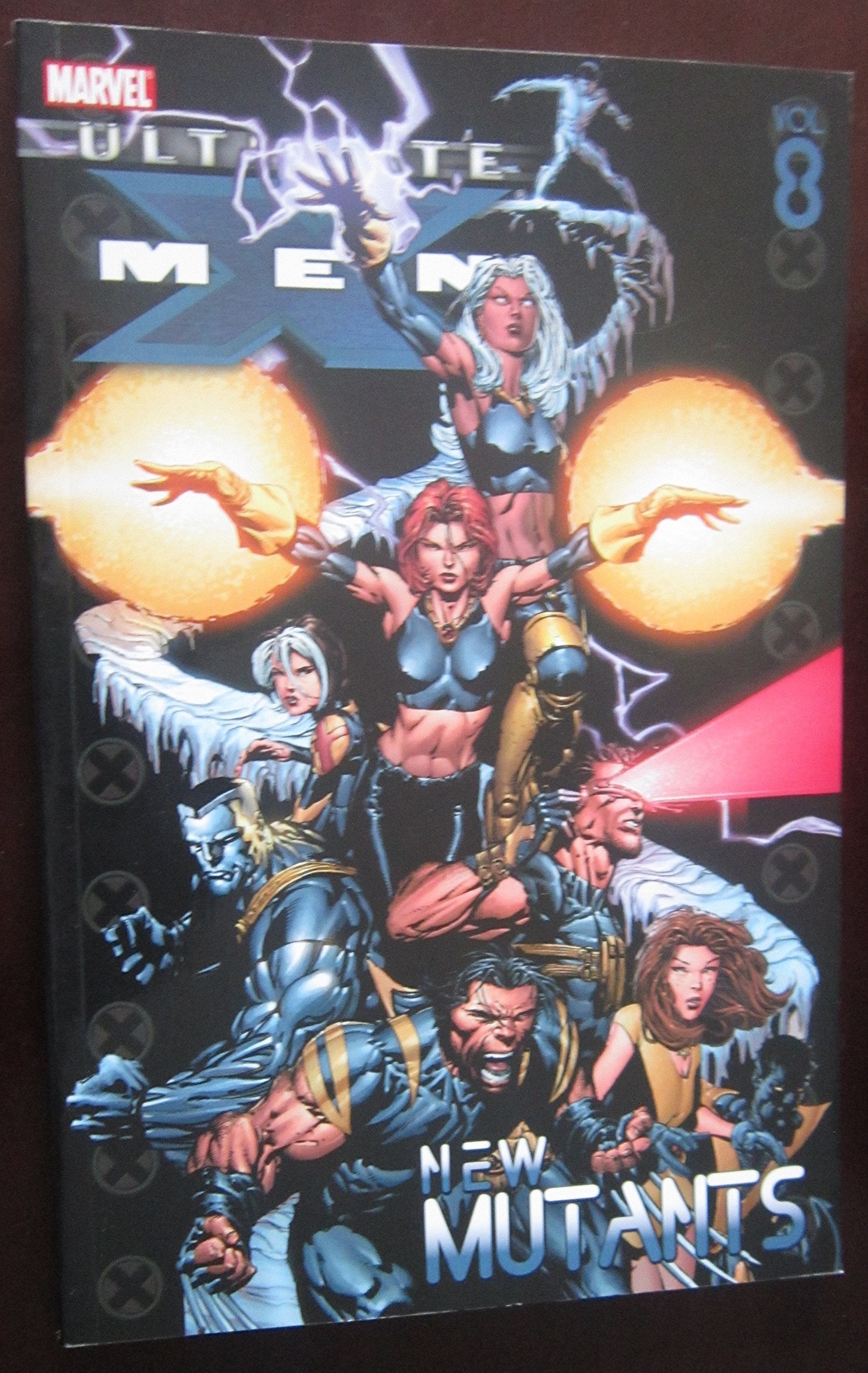 Ultimate X-Men Vol. 8: New Mutants (Ultimate X-men, 8)