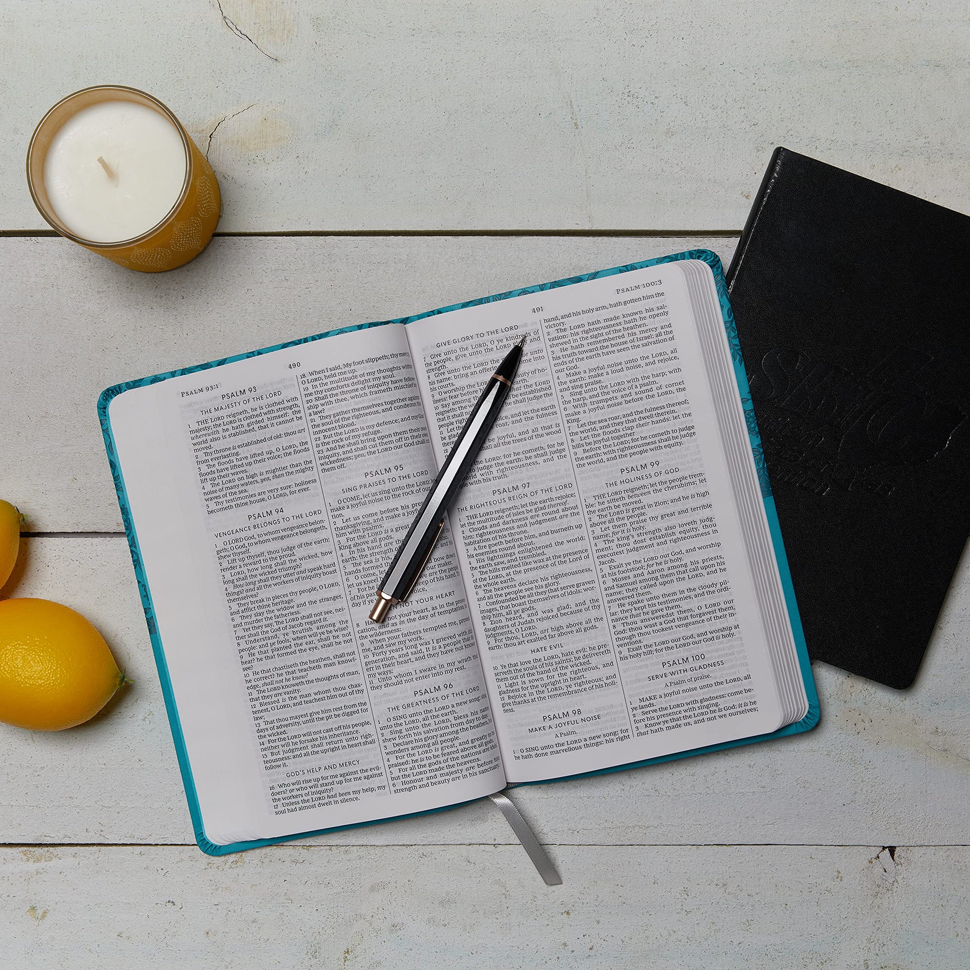 KJV Holy Bible: Value Thinline, Blue Leathersoft, Red Letter, Comfort Print: King James Version: Holy Bible, King James Version