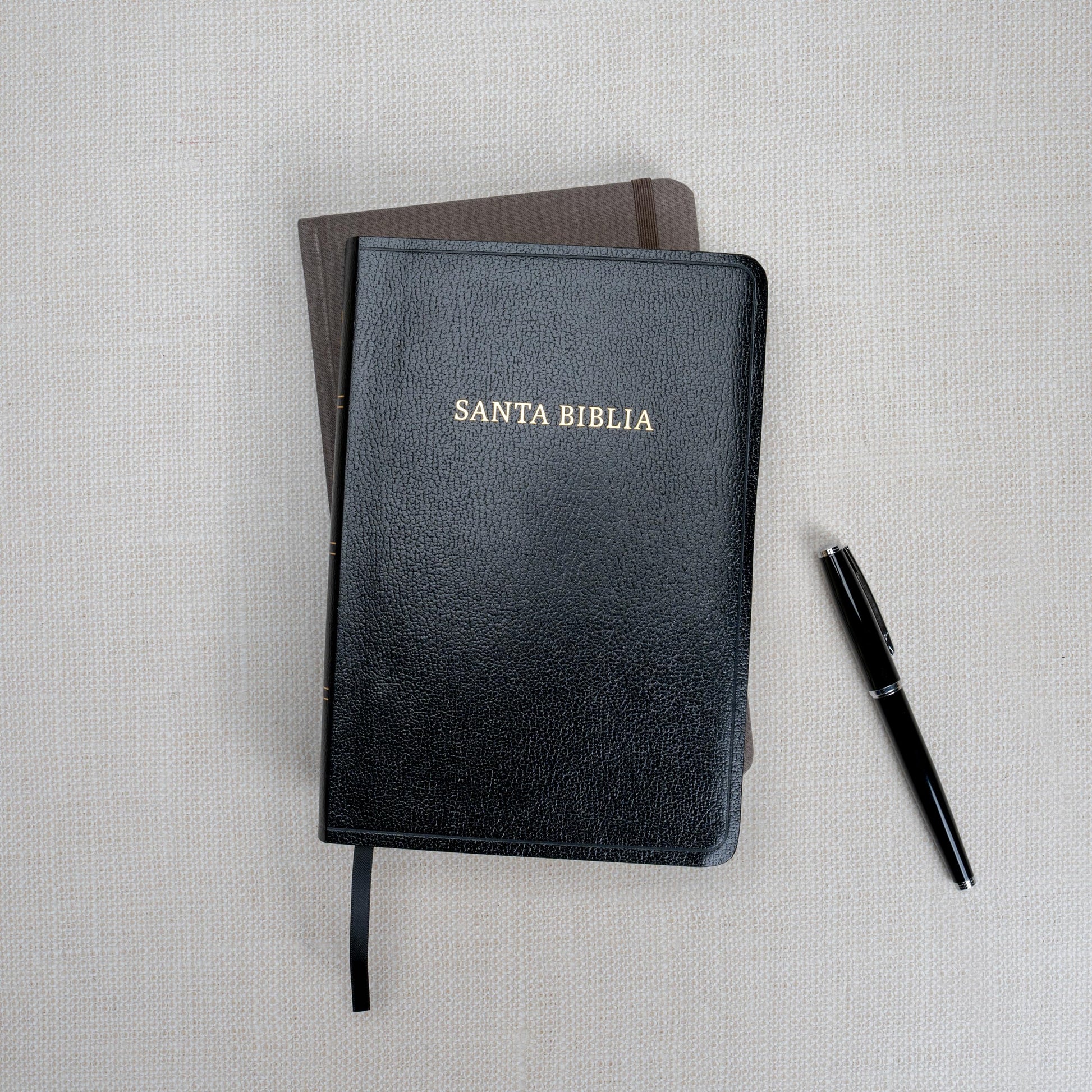 RVR 1960 Biblia letra gigante, negro imitacin piel con ndice (Edicin 2023): Santa Biblia (Spanish Edition)