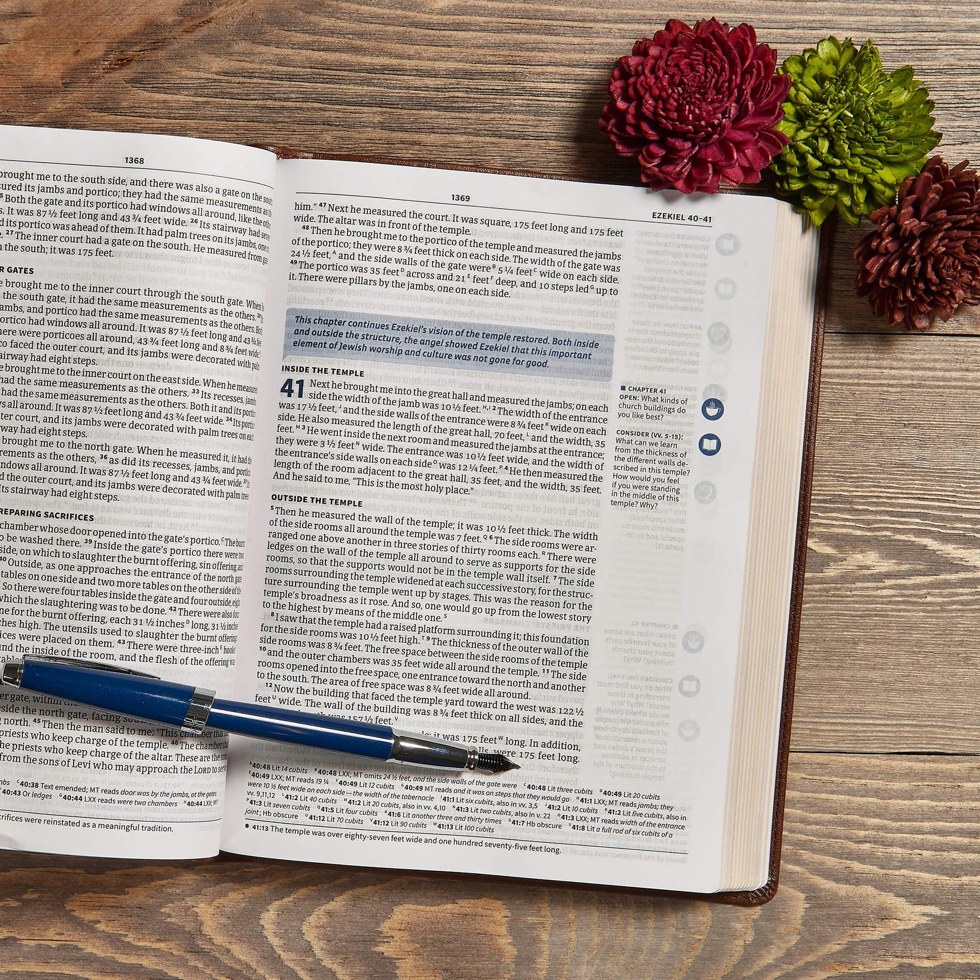 CSB Life Connections Study Bible, Brown LeatherTouch, Black Letter, Study Notes and Commentary, Margin Questions, Icons, Small Groups, Easy-to-Read Bible Serif Type