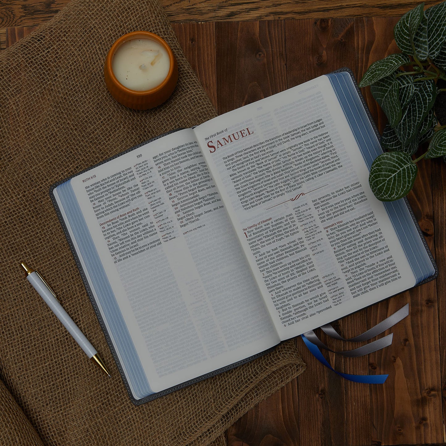 NKJV, Reference Bible, Classic Verse-by-Verse, Center-Column, Leathersoft, Gray, Red Letter, Comfort Print: Holy Bible, New King James Version