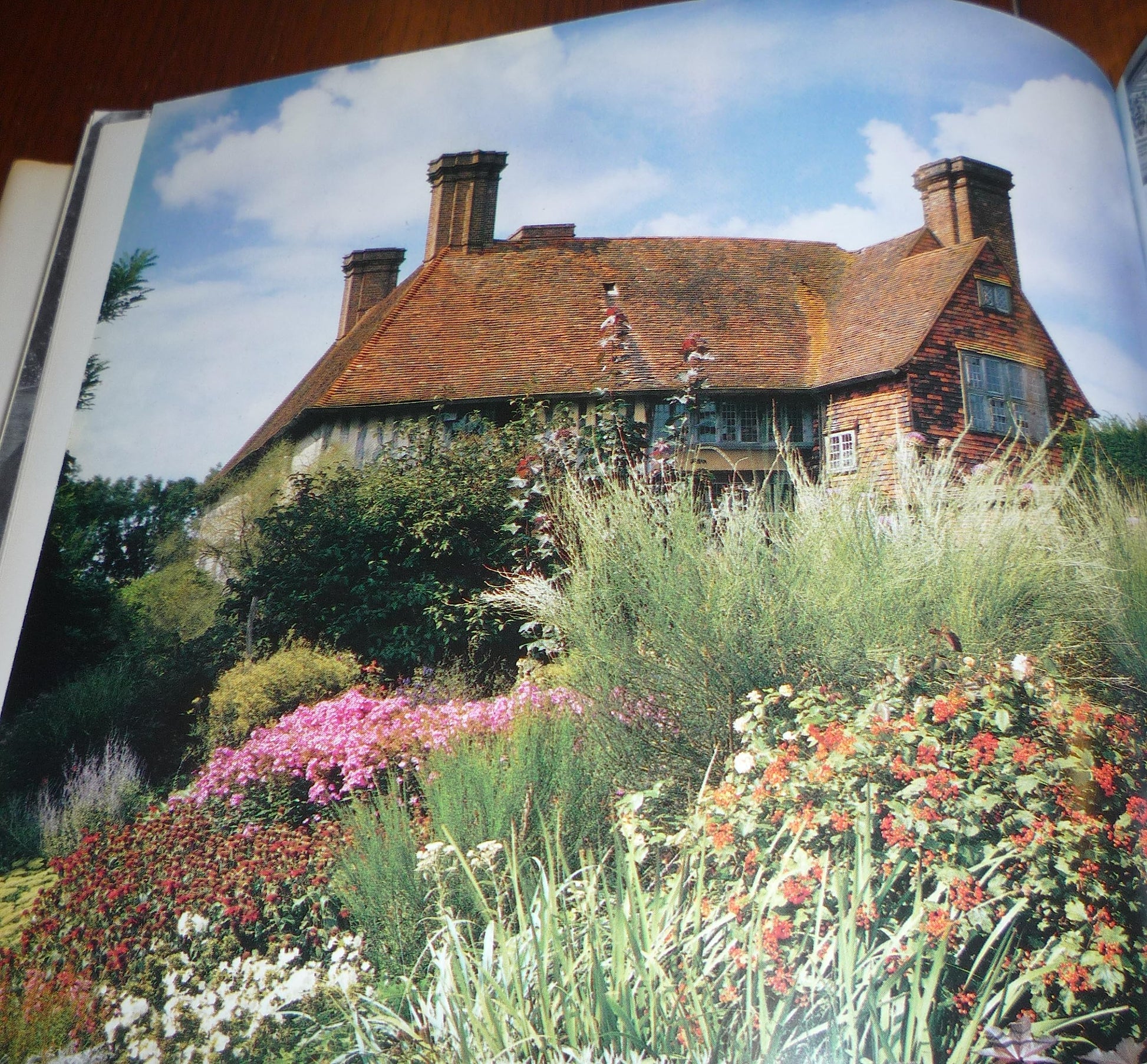 Life in the English Country House: A Social and Architectural History