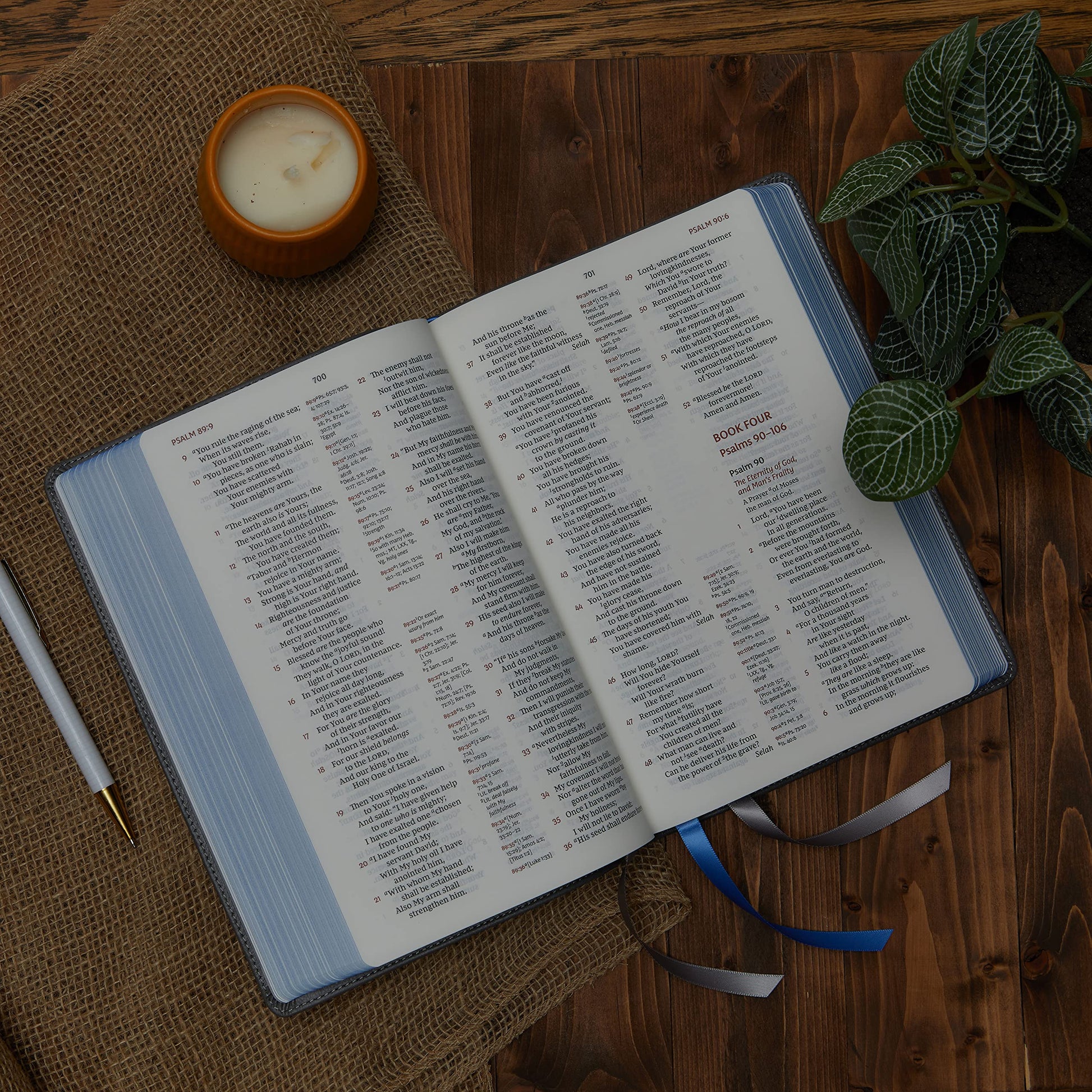 NKJV, Reference Bible, Classic Verse-by-Verse, Center-Column, Leathersoft, Gray, Red Letter, Comfort Print: Holy Bible, New King James Version